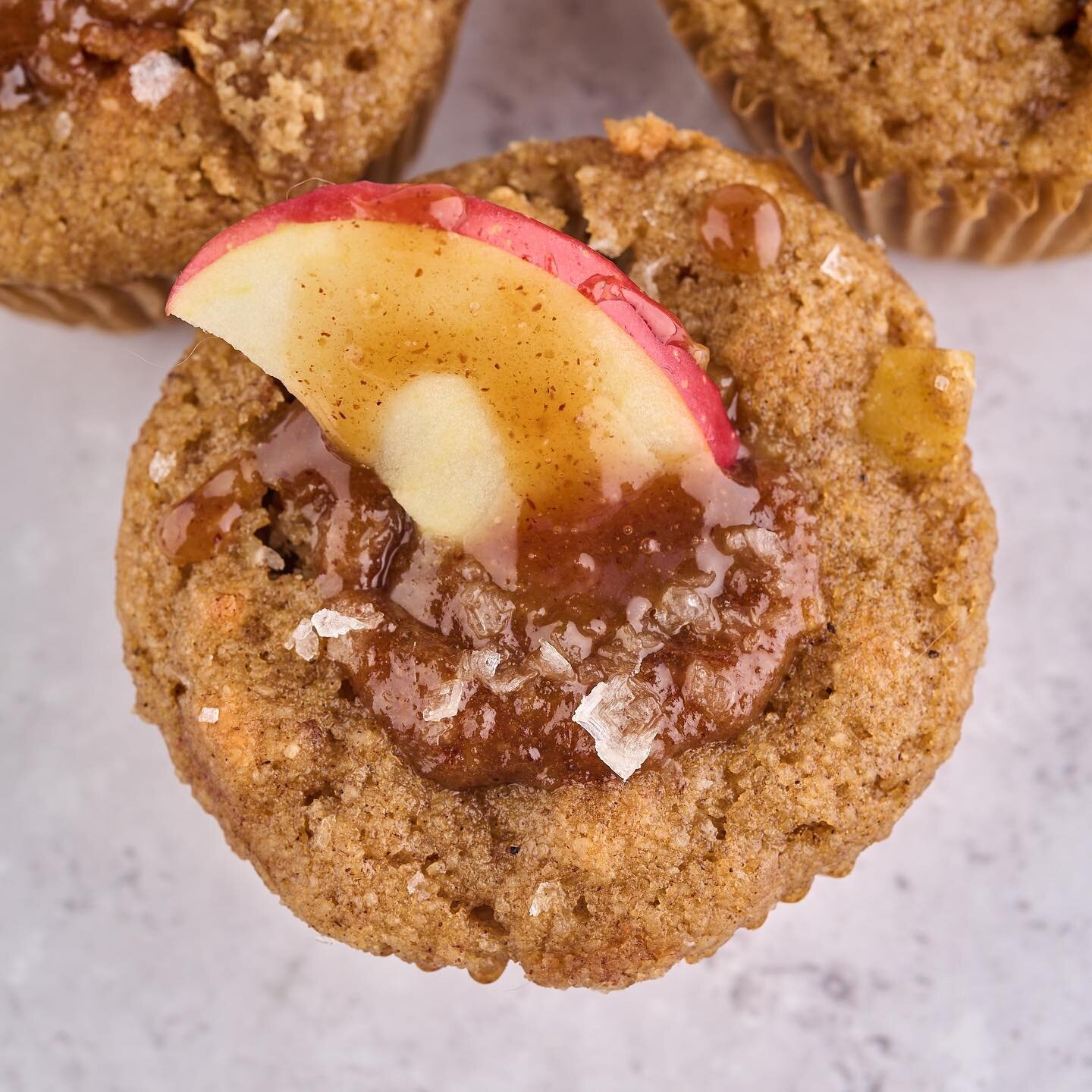 EASY CARAMEL APPLE BABYCAKES🤩
*swipe photos to my recipes

Imagine fragrant, sweet Caramel Apples! With just a few, easy pantry ingredients you can make these pillowy, delicious cakes. 👩🏻&zwj;🍳My recipe bakes up fluffy and moist by using almond f