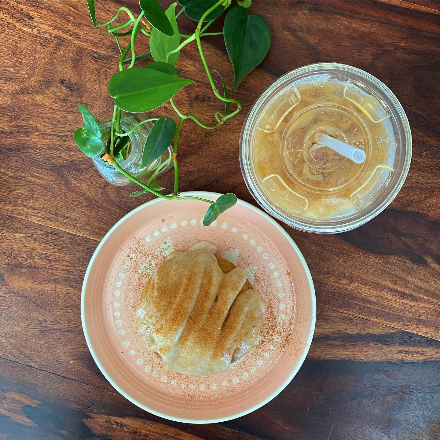 The perfect combo: coffee, gf bakes &amp; plants 🌱 

Who is coming by for a snack and drink this week?? Order online, take us to go, or hang around the lounge all day&hellip; as long as we get to see your cute faces we are happy. @mamasukha will be 