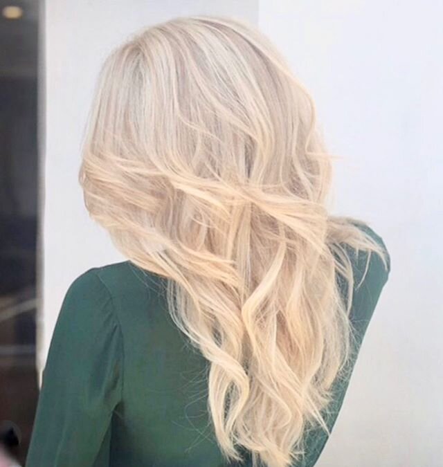 Glamorous Soft curls by @matthewburtonbeauty color by @aaronblackburnhair @cristophebeverlyhills #blondes