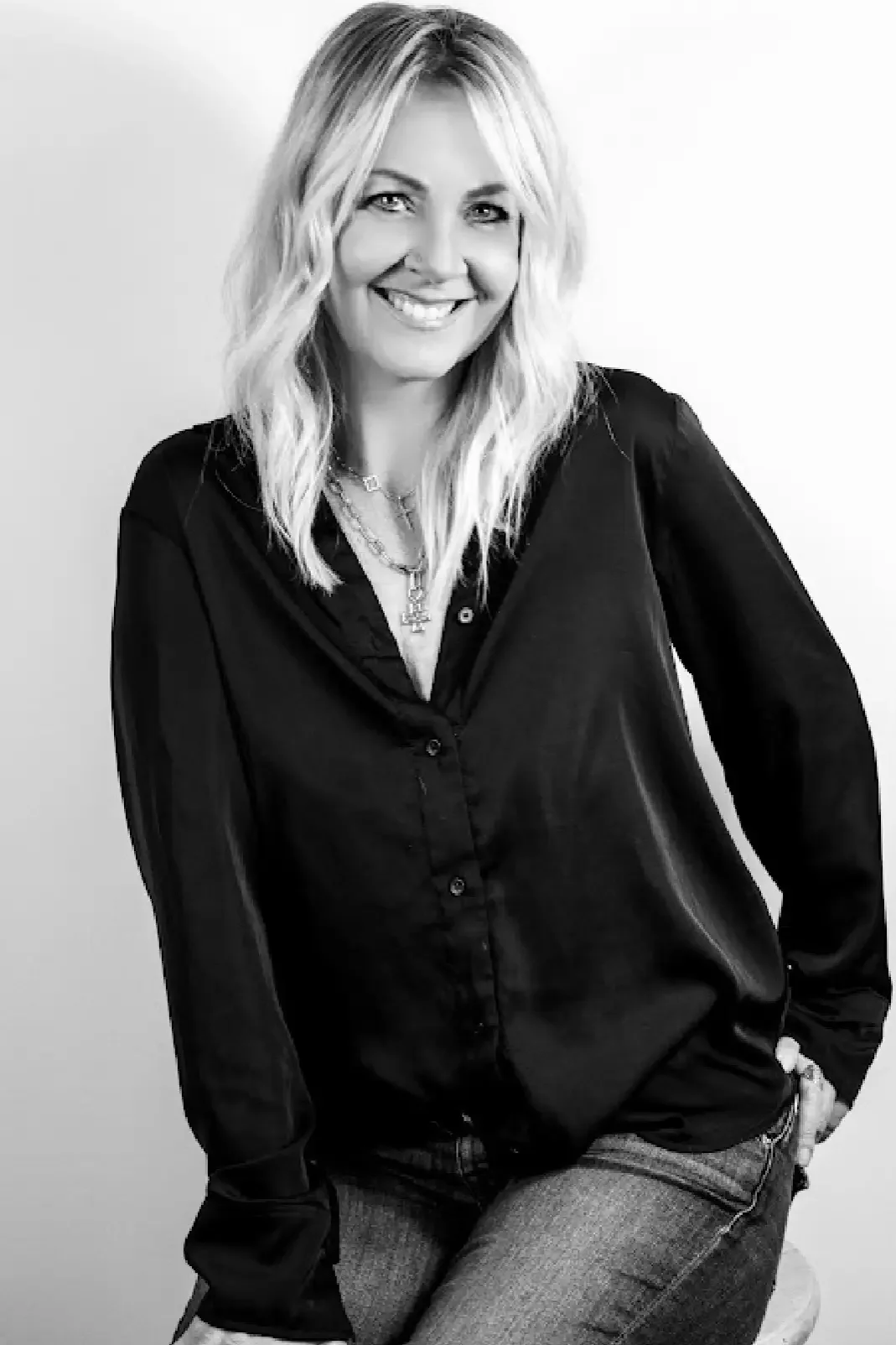 Danielle, a senior hairstylist at Cristophe Salon Beverly Hills with 30 years of experience, specializing in dimensional color and precision haircuts.