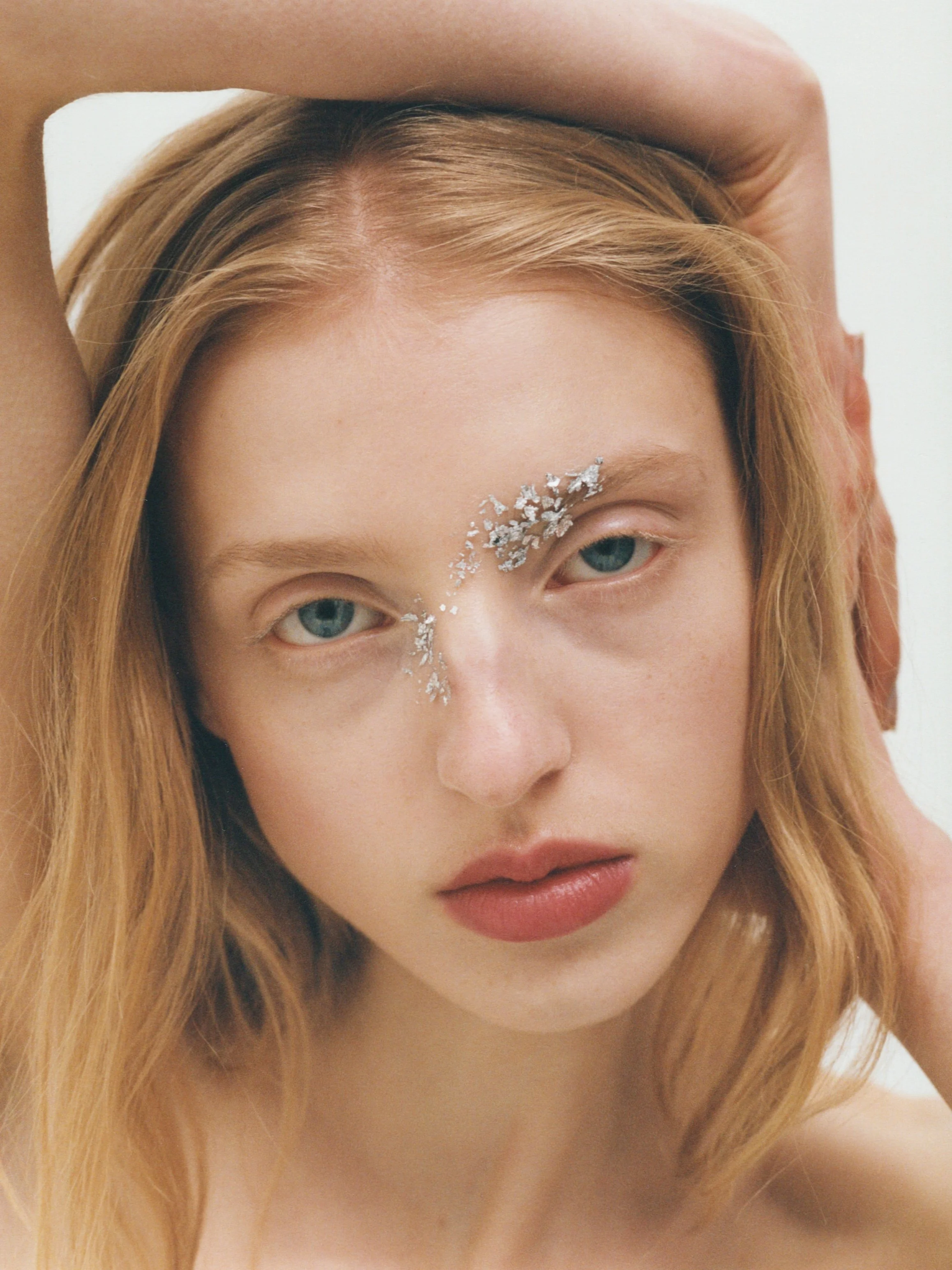 Isabelle_Hardy_Festive_Face_Editorial-4.jpg