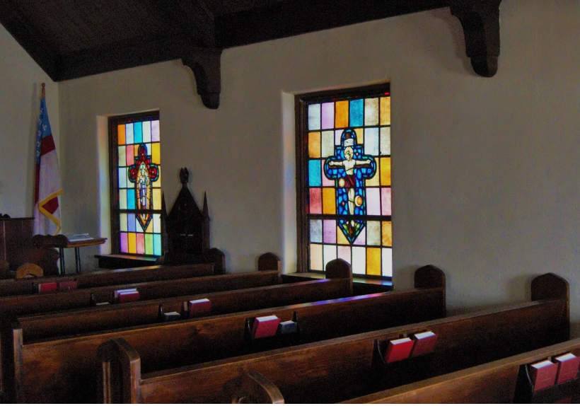The windows at St Andrews were made by Giannini and Hilgart Company of Chicago
John the Baptist in memory of Mary Jane Wilcox given by Fr Wilcox
Birth of Christ (Christ and the Virgin) in memory of George and Anne Bullock given by the Bullock famil