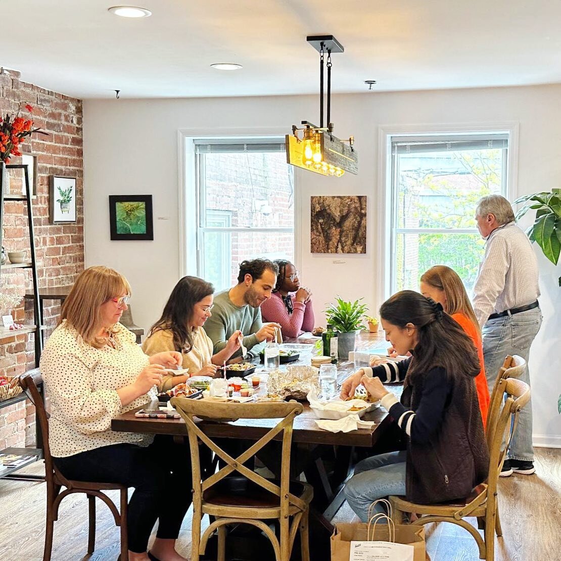 Lunch break! Our caf&eacute; area is always available to all guests and members to chat with likeminded professionals 💪🌯🥗🍱 #Coworking #MemberPerks #MorristownNJ #Amenities