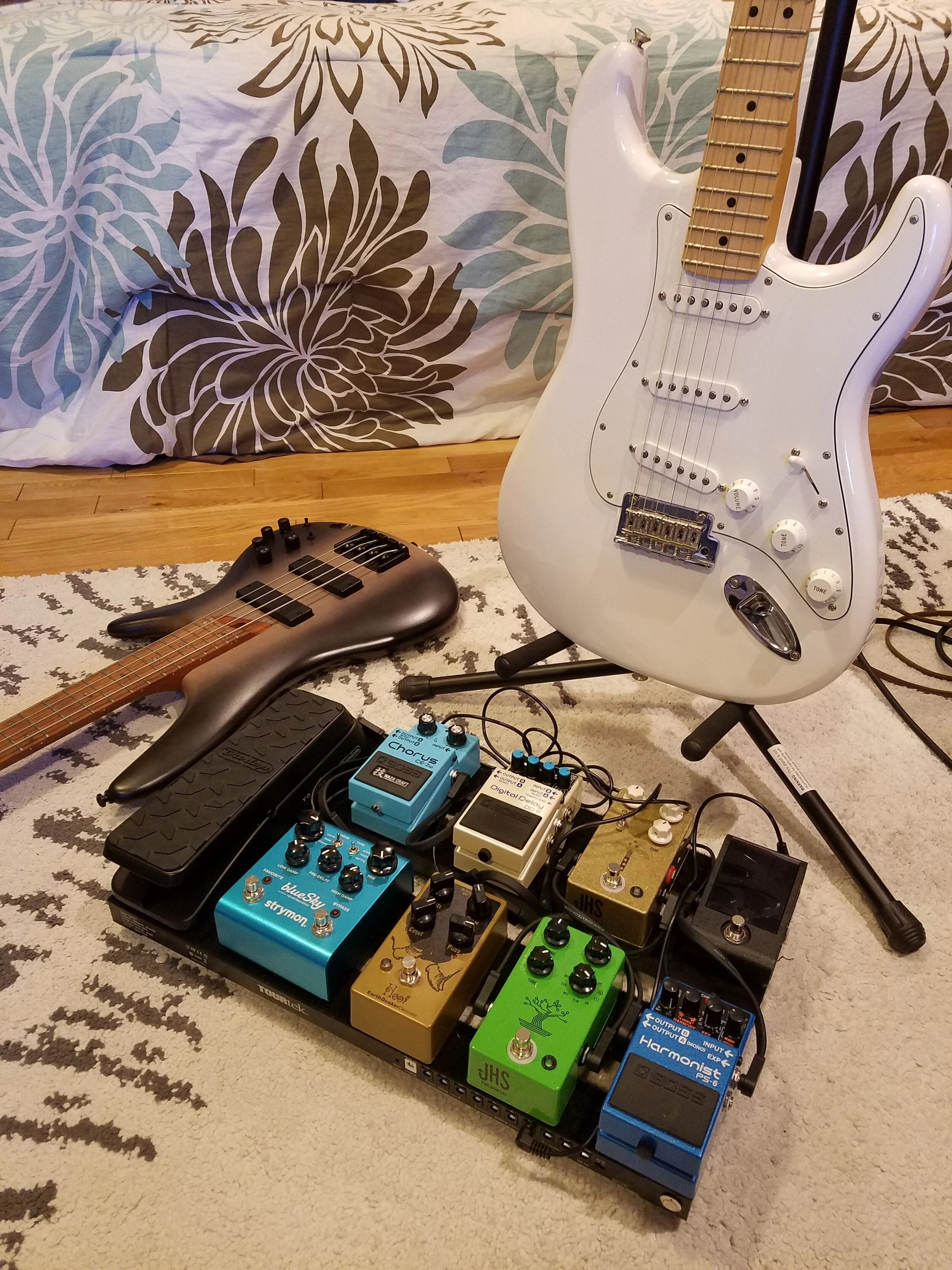 Jonathan W Kim Studio - Guitars and Pedals