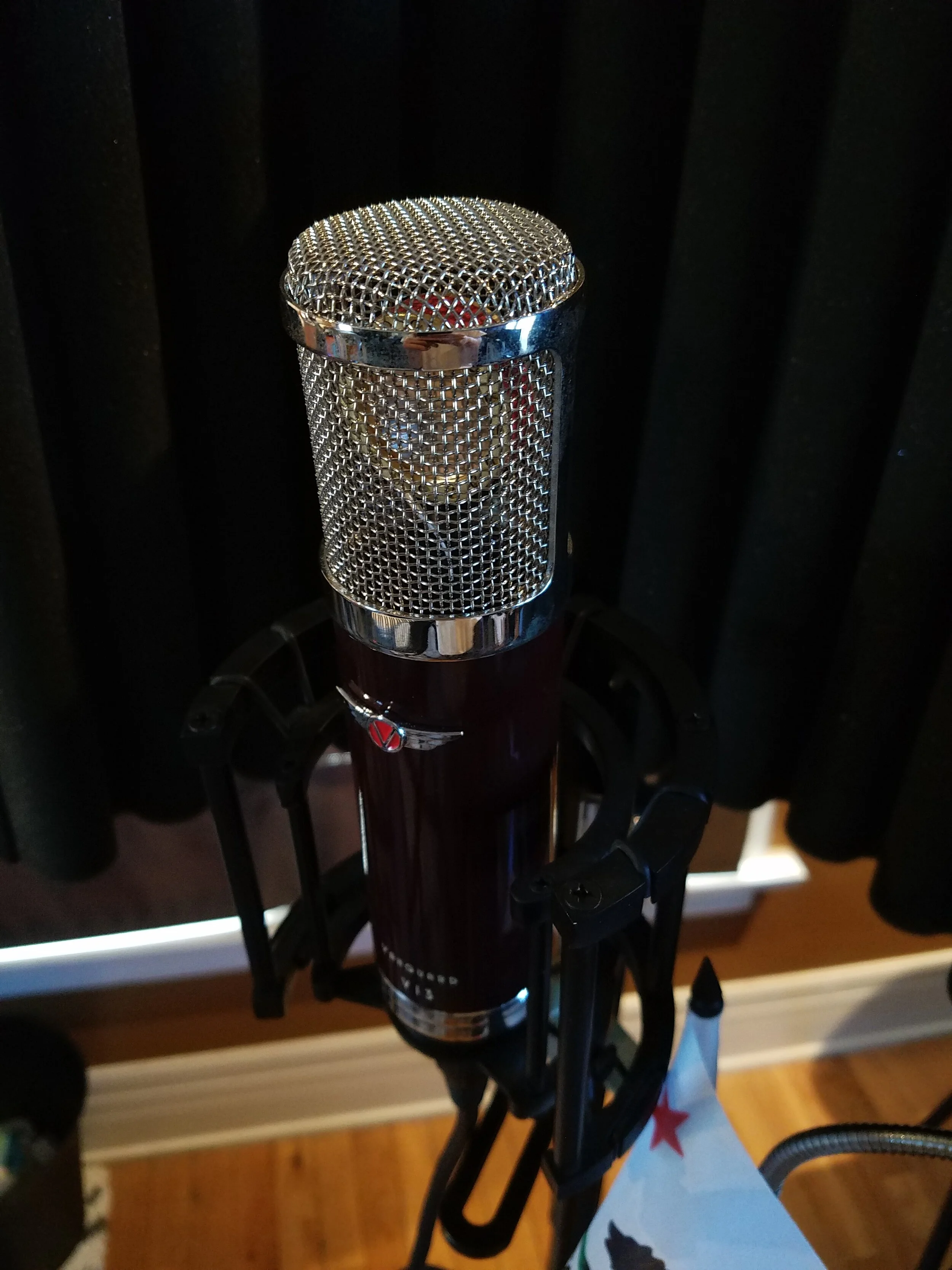Jonathan W Kim Studio - Mic top