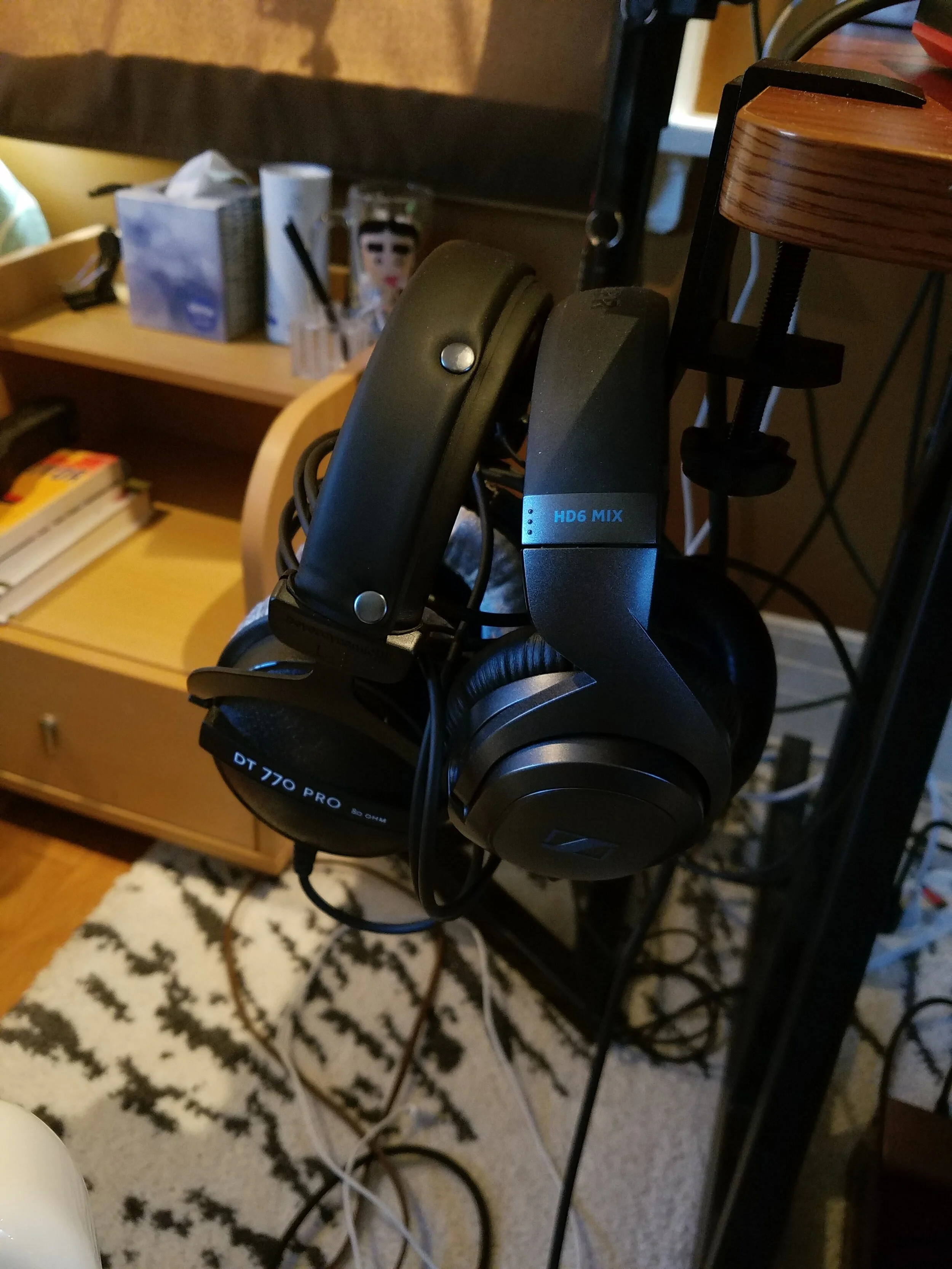 Jonathan W Kim Studio - Headphones