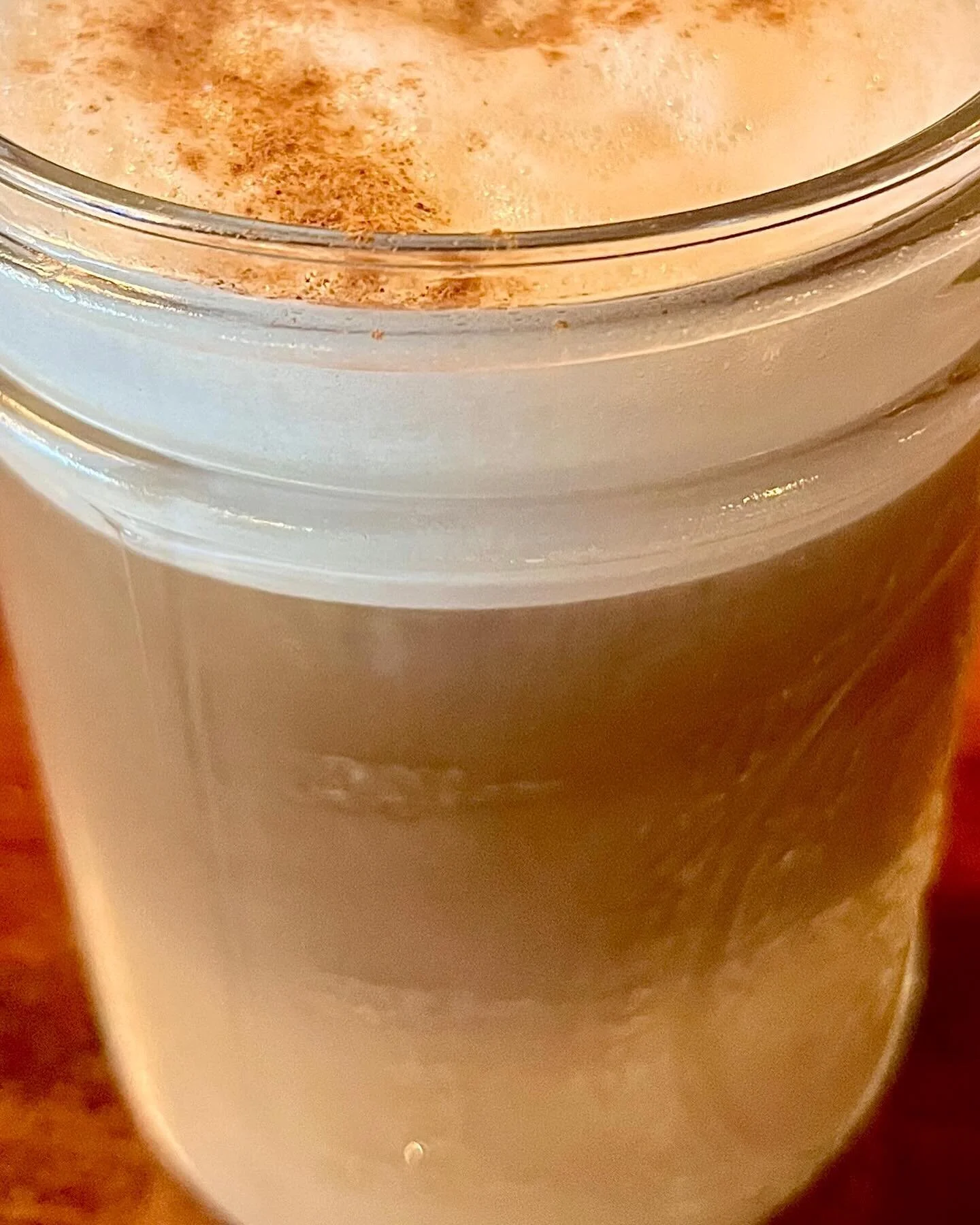 Ahhhhh… cold morning calls for this hot cinnamon vanilla latte macchiato. Serving this in our lovely paper hot cups is mostly necessary, but seeing the layers in a mason jar is super satisfying. Bring your own jar if you’d like! We don&r