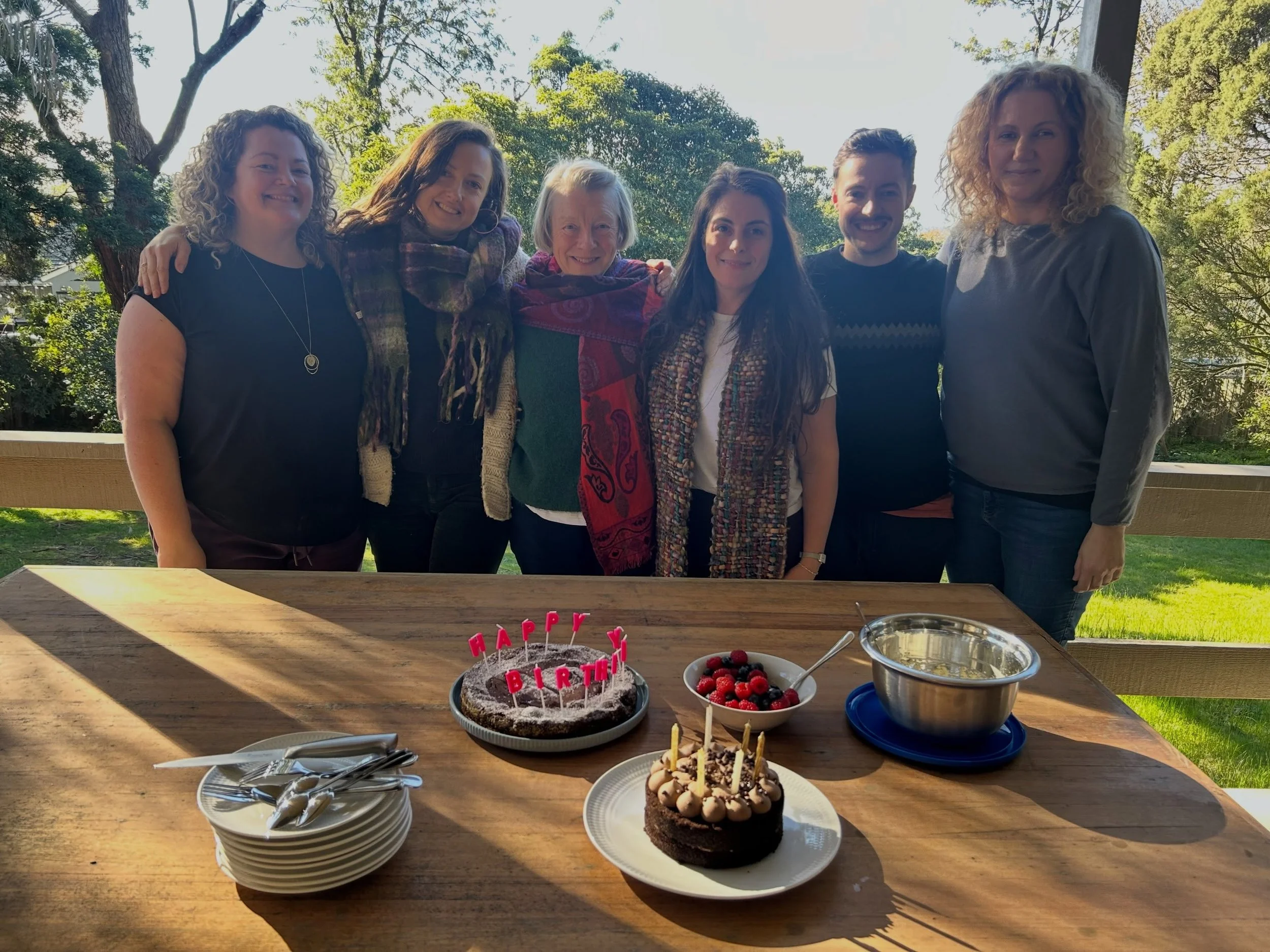 The bond that forms between students is not an accidental by product of in person kinesiology training. It is a fundamental part of the learning experience @schoolofelementalkinesiology.

There is something profoundly transformative about healing in 
