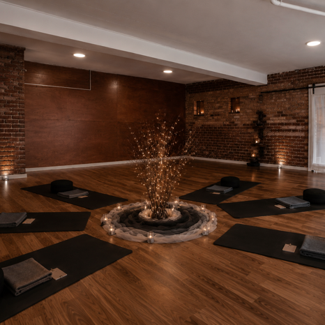 Sunday 21 June, 2pm-4pm. WINTER SOLSTICE
EVENT with Georgia Karstens. This immersive afternoon invites you to slow down and reconnect through a nourishing blend of yin yoga, slow flow movement, breathwork and meridian-inspired stretching practices.