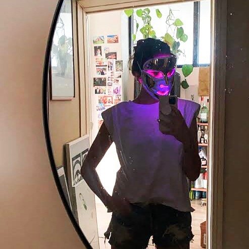 LED-lys er &aring; ta hudpleie-hobbyen til et nytt niv&aring;. Vi har snakket med @elitehelse.andrea og illustrat&oslash;r og hudpleie-entusiast @esrarois , som har testet behandling hos fagfolk og kj&oslash;pt seg egen LED-maske. 

Les mer p&aring; 