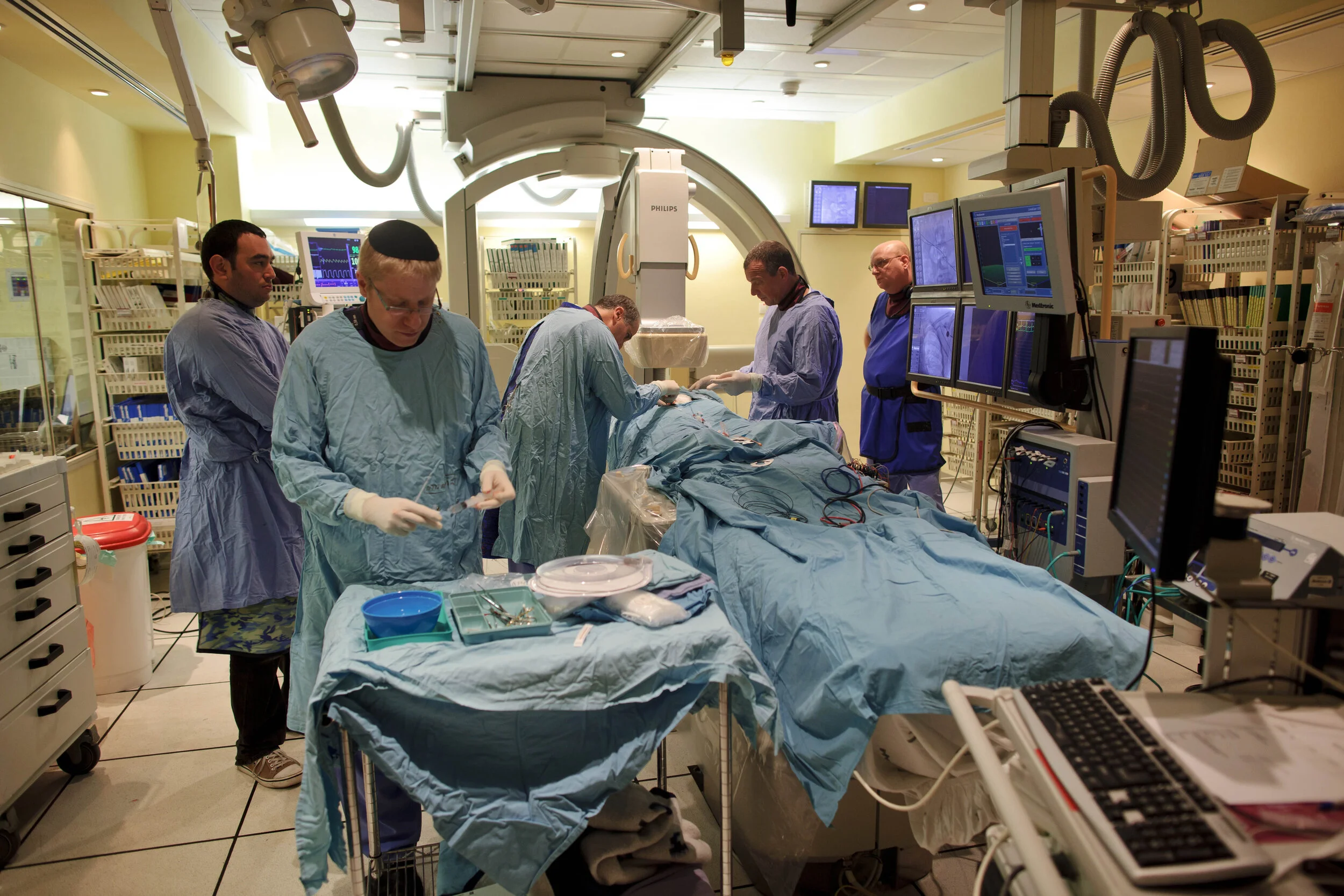 Catheterization in the Cardiology Institute  Arrhythmia can be resolved through curative catheterization without the need for surgery.   Heartbeat  © Photo by Ziv Koren