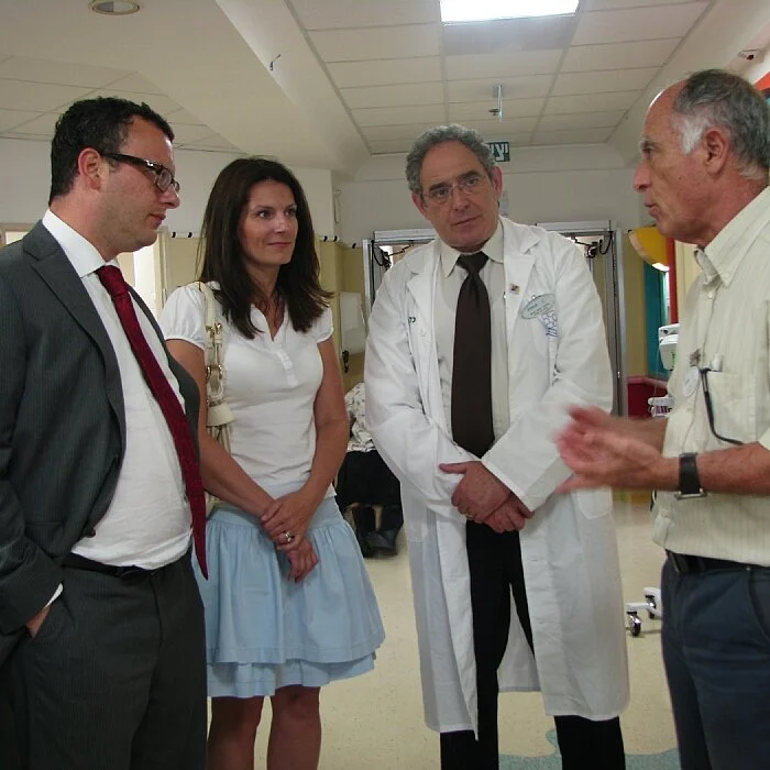 שגריר בריטניה בישראל ביקר במרכז שניידר