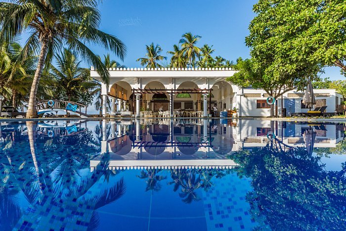 main-swimming-pool-le.jpg