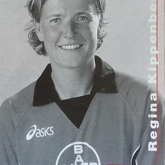 Fundst&uuml;ck ... ne Autogrammkarte.. frag mich warum davon noch welche &uuml;brig geblieben sind...🤔😂 #Throwback
#bayerleverkusen #volleyballgirls #volleyball #daswarennochzeiten #memories #teamplayer