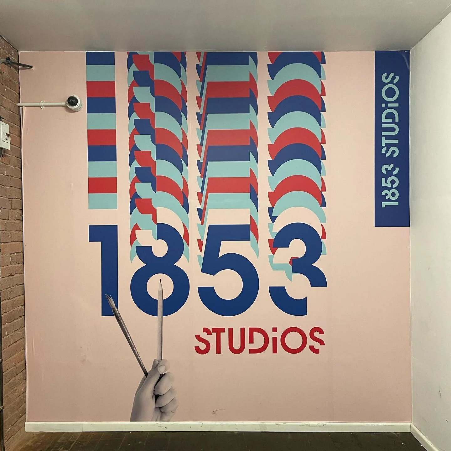 💥💥wahoo new studio 💥💥

It&rsquo;s been a busy move in, so happy to have a new studio space at @1853studios thank you so much for having me. The space is epic and gorge, super lucky 🍀 

Now I have two giant canvas to prepare so brb