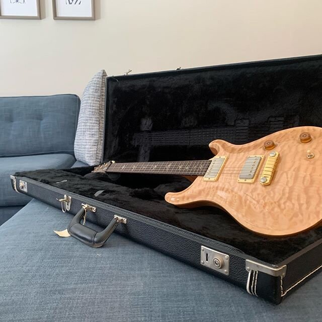 A beaaaaautiful 2003 Brazilian limited edition of 500 @prsguitars. Mint condition with case candy!