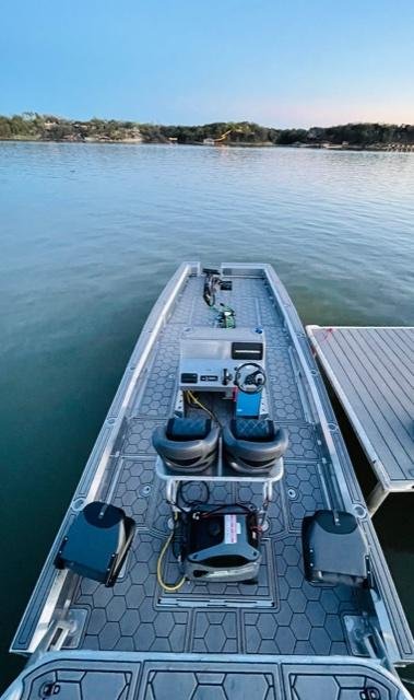 Lowe Bowfishing boat — Flyin' Arrows Bowfishing Granbury Texas