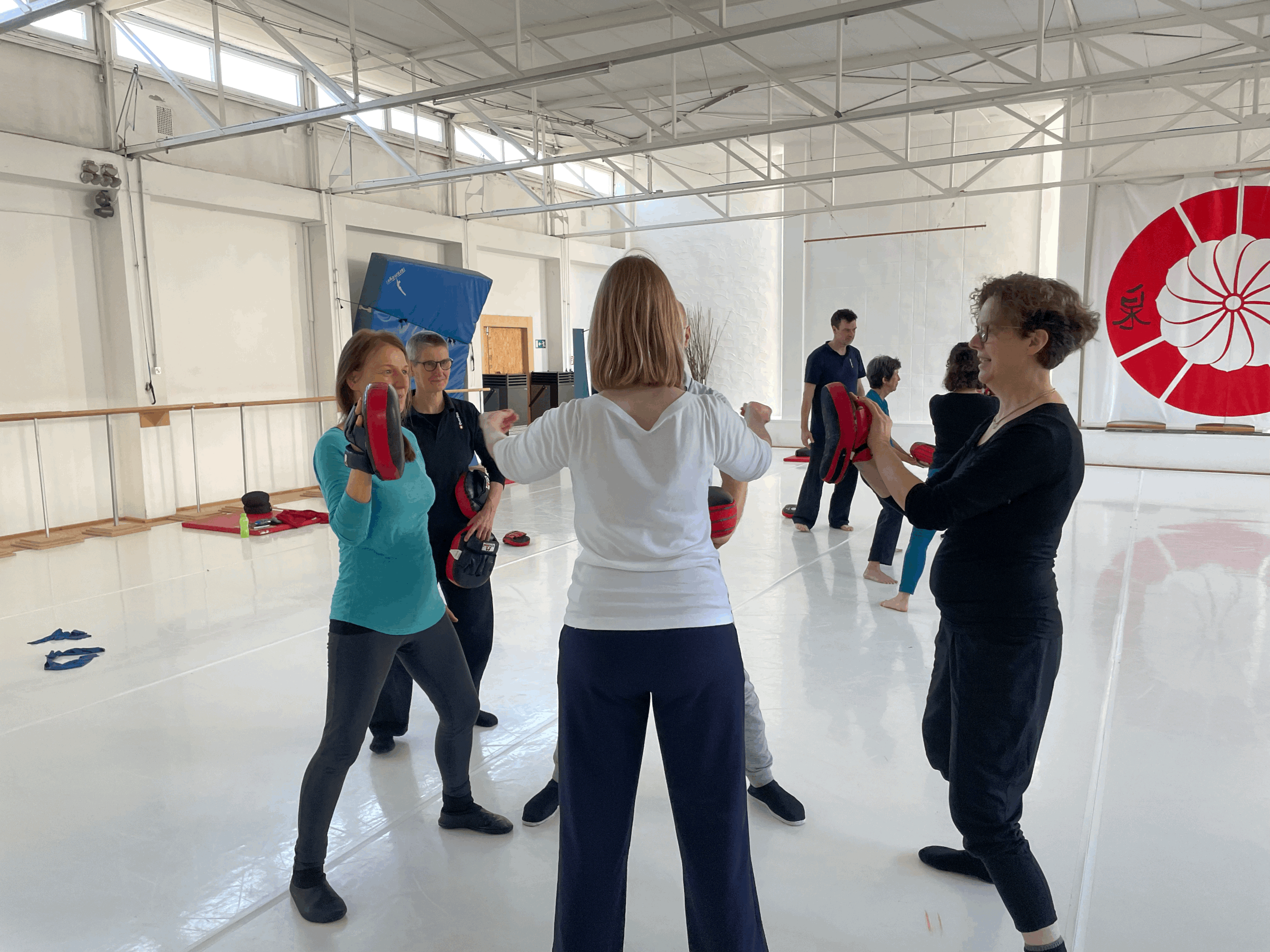 Gemeinsames Fortbildungstreffen der HerzKreis und der Grundübungen der Kraft Trainer:innen “Handlungsfähigkeit und Mitgefühl in bewegten Zeiten”