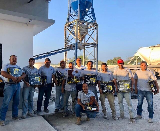 Gracias a nuestro proveedor #1 @holcimmexico por apoyarnos con uniformes y equipo de seguridad 🚧 para la familia de trabajo Tramonti 😁🔶⚪️🔷 TRAMONTI + HOLCIM = LOS MAS FUERTES

#tramontisadecv #concreto #concretopremezclado #concretosymateriales #