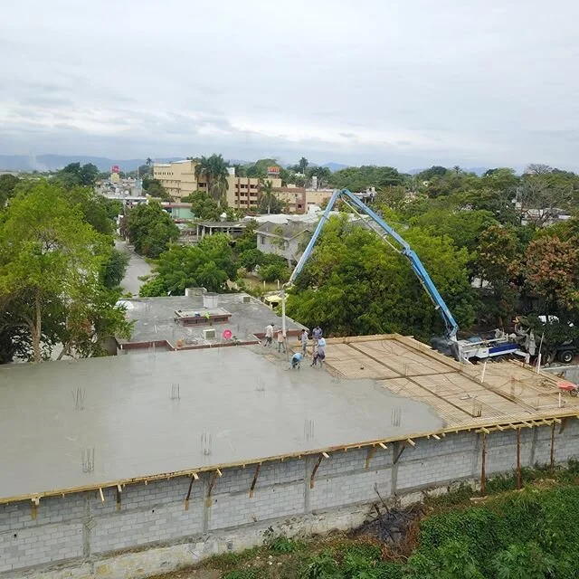 TRAMONTI CONCRETO👷🏽&zwj;♂️🔝 Colado de losa 50m3 en 4 hrs 
Ventajas:✅
-Ahorro en mano de obra.💰
-Calidad garantizada 📈
-Optimizaci&oacute;n del tiempo de colado ⏰
-Obra limpia sin desperdicios.🚧 Estamos a tus &oacute;rdenes en Ciudad Valles y la