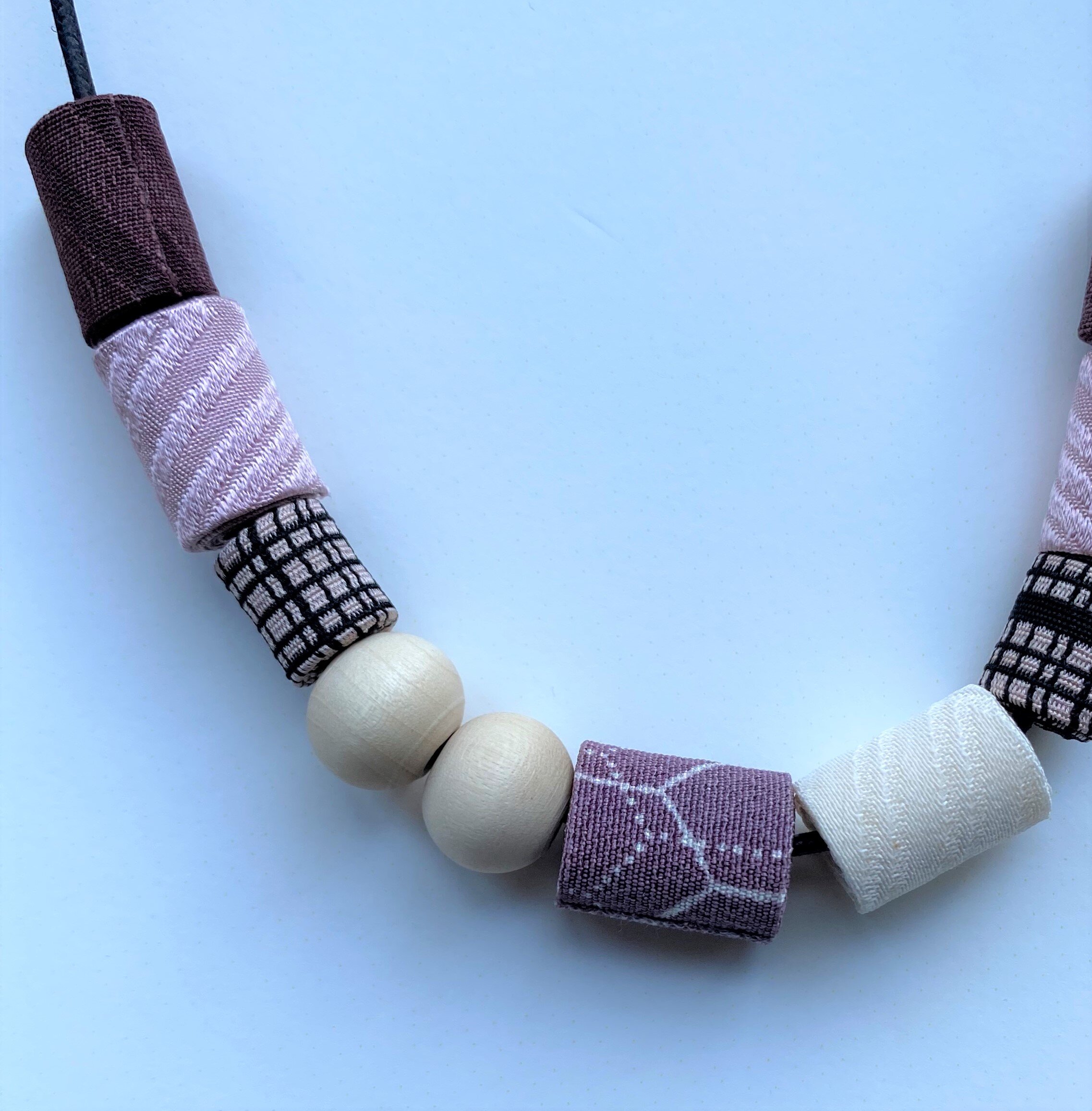 Tedo kimono beads necklace close-up