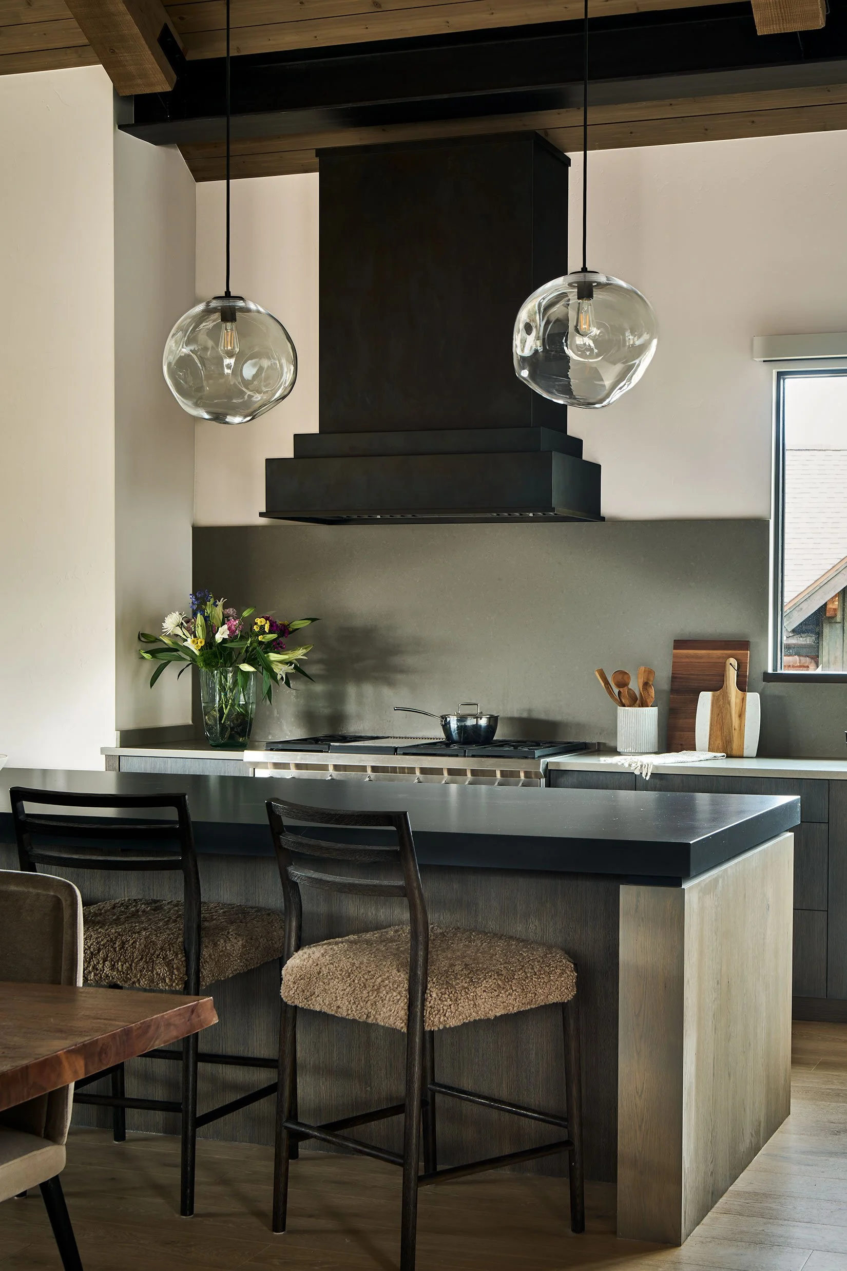 IBD-Walter-80-Canyon-View-Dillon-03-24-26-Kitchen-Stove-Hood-Web.jpg