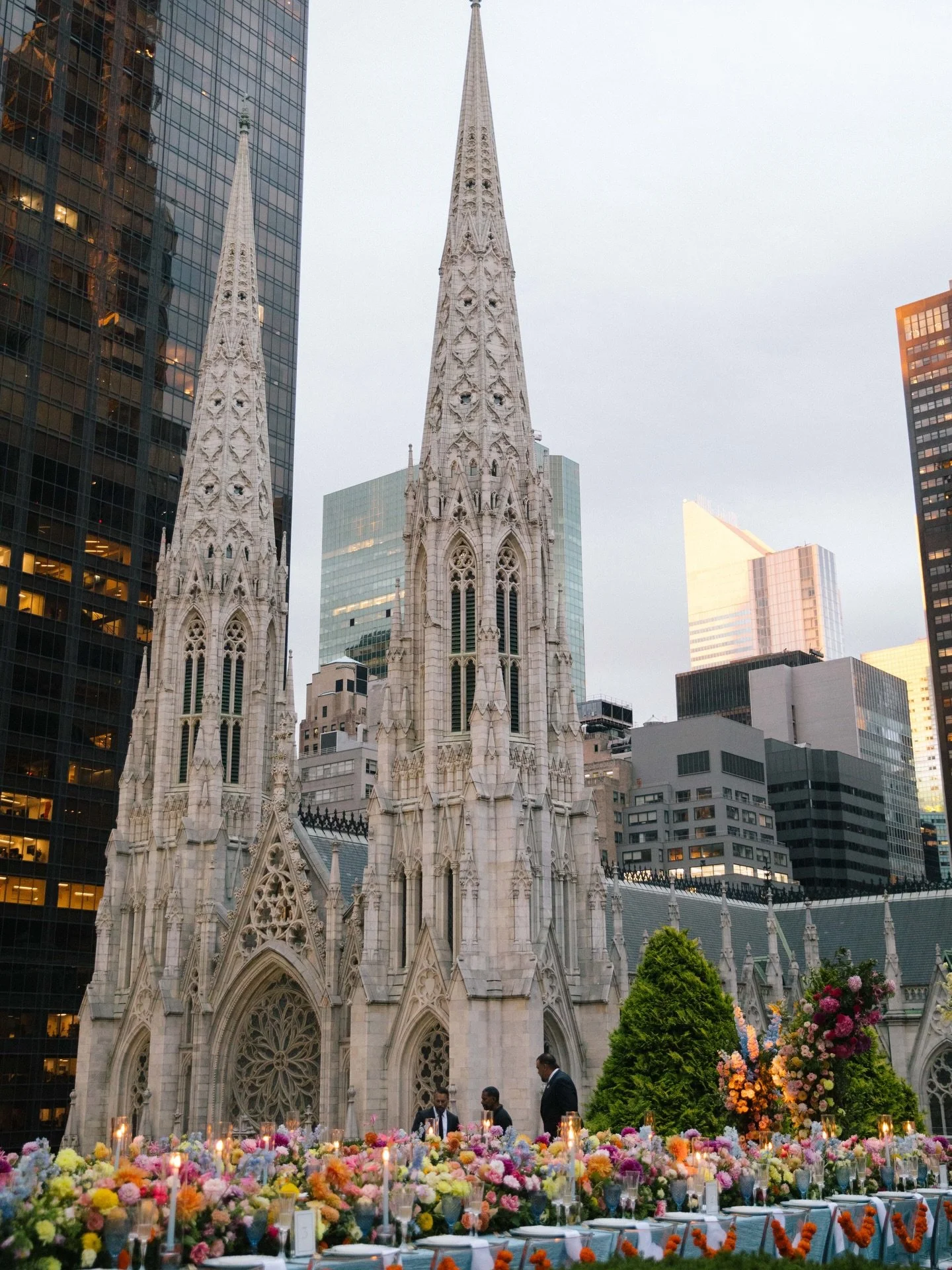 An iconic NYC setting for an unforgettable night ✨. 2nd shot for @nelaphotography.co 
.
.
.
.
.
.
#nycweddingphotographer&nbsp;#weddingphotography&nbsp;#weddingphotographer&nbsp;#newyorkwedding
#nycphotographer
