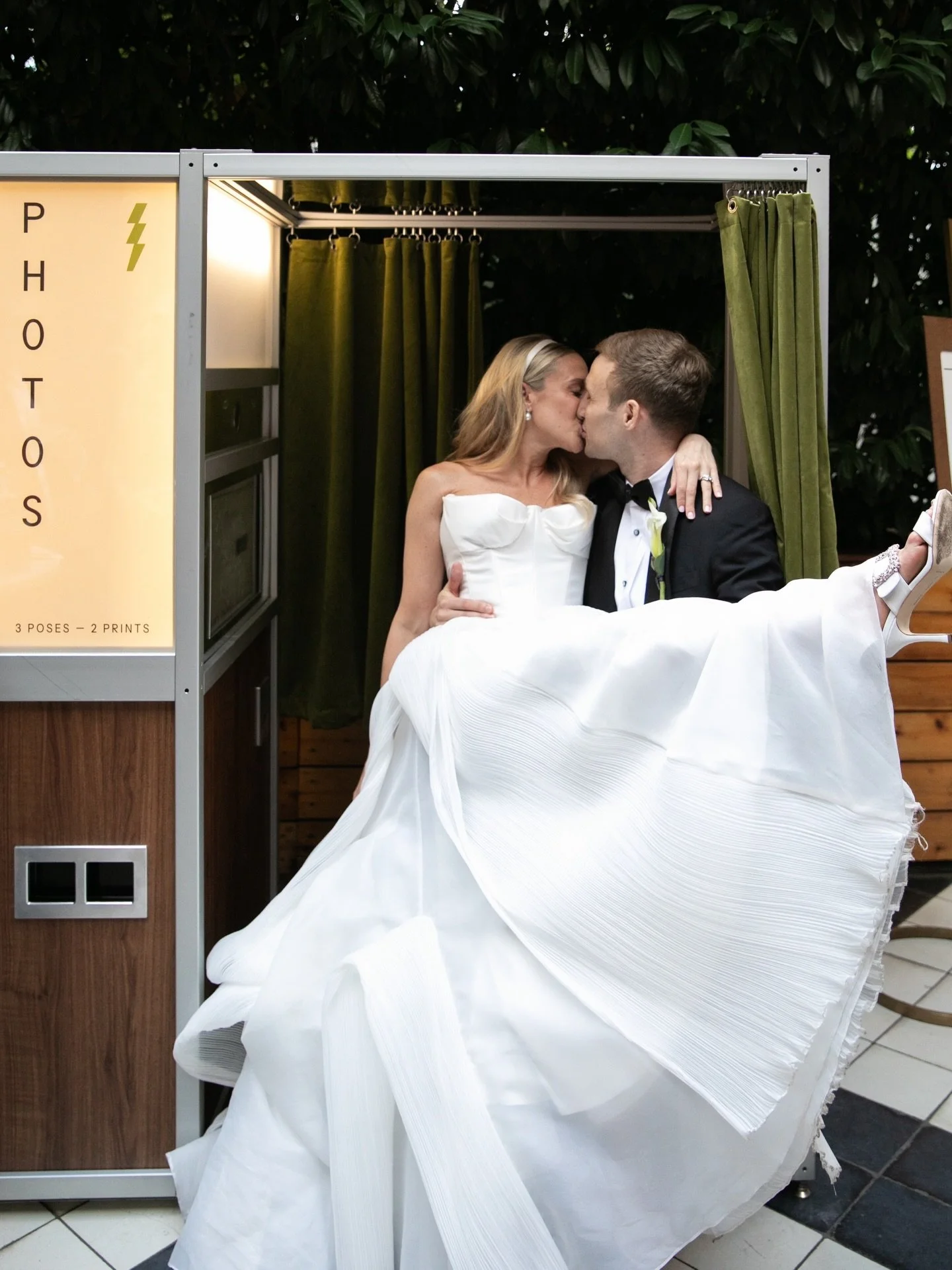 A peak inside Hannah &amp; Corey&rsquo;s Brooklyn reception 
Venue: @wythehotel 
.
.
.
.
.
.
#nycweddingphotographer&nbsp;#weddingphotography&nbsp;#weddingphotographer&nbsp;#newyorkwedding
#nycphotographer