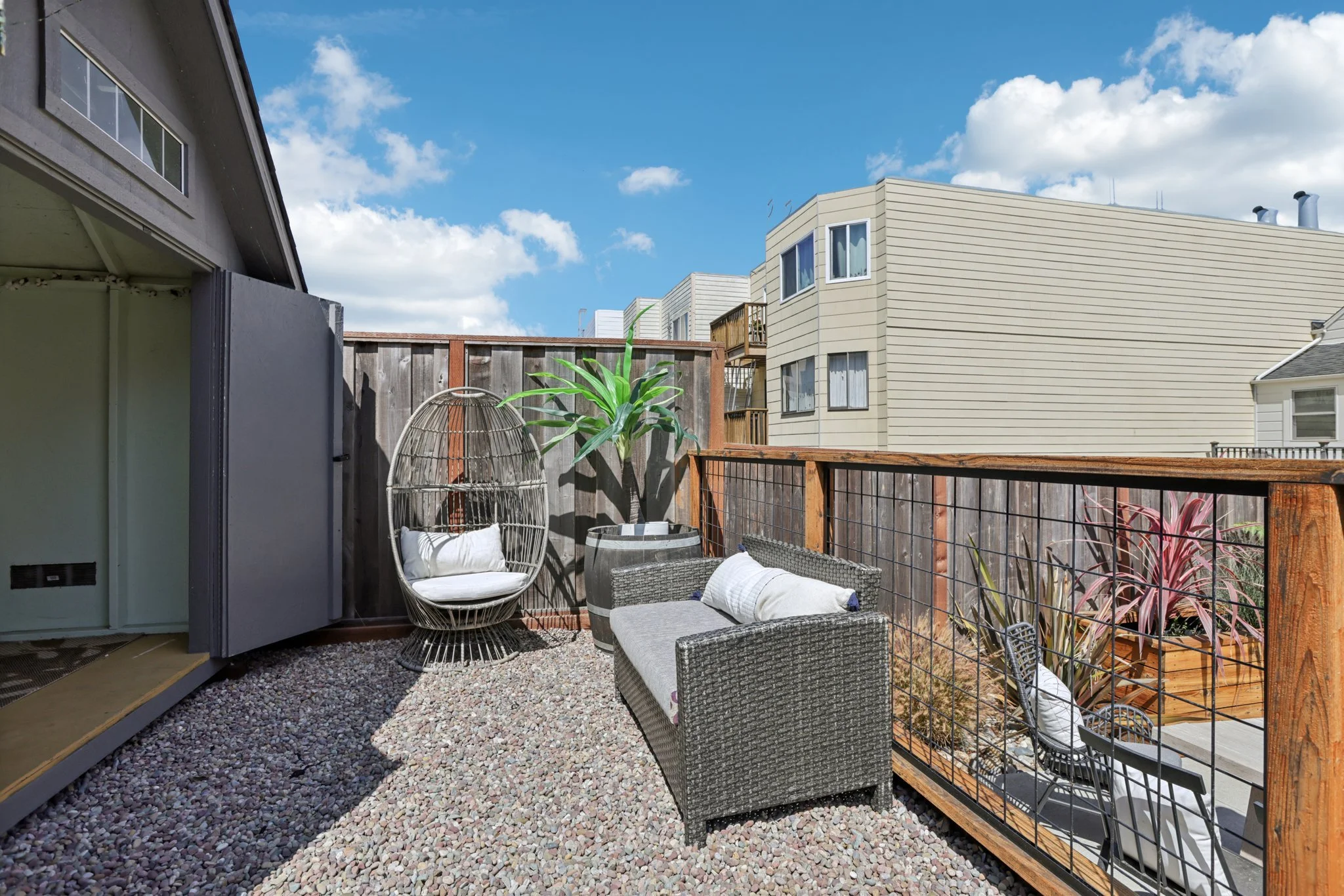 47-web-or-mls-30th Ave-S0409-047.jpg