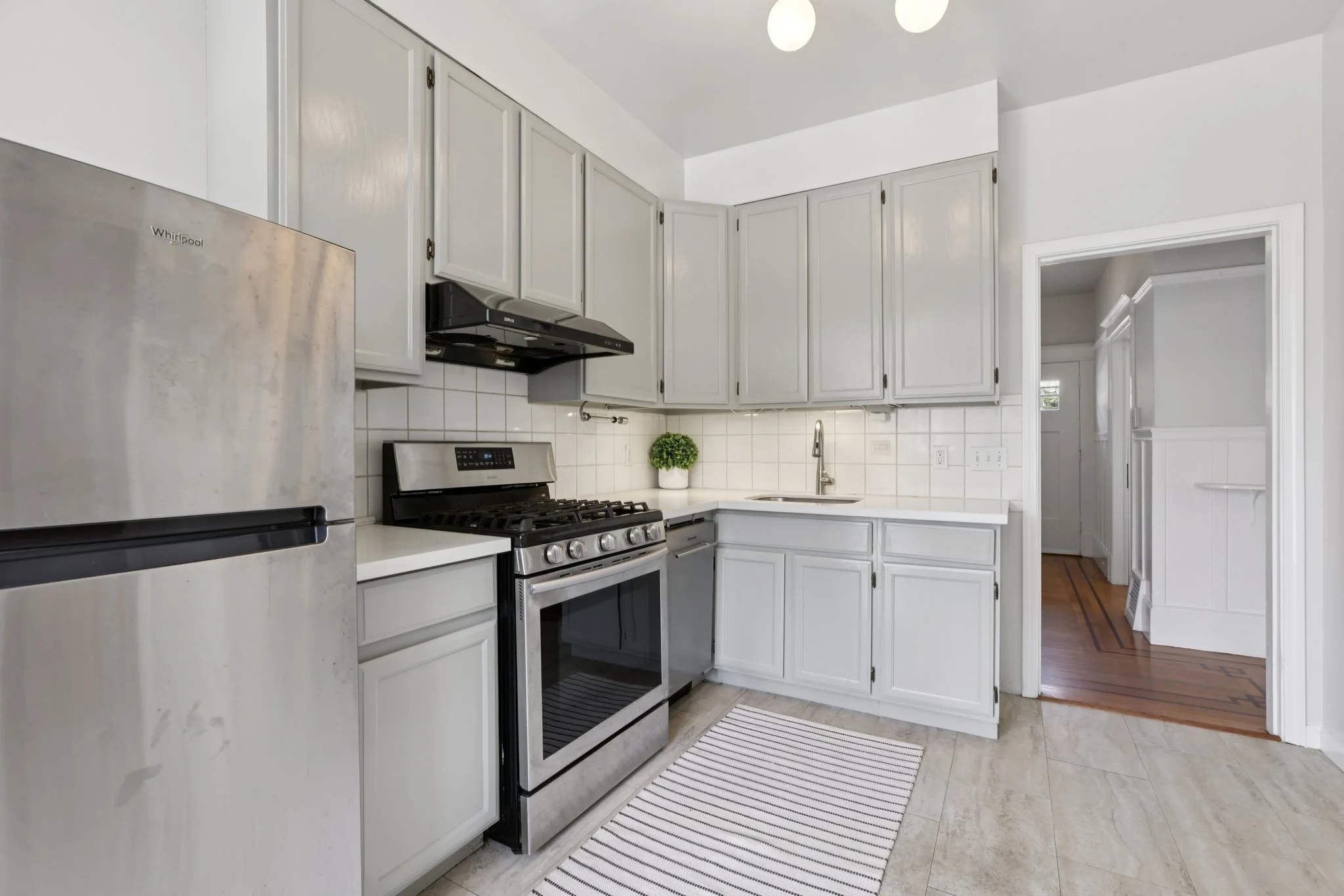 21-web-or-mls-30th Ave-S0409-021.jpg