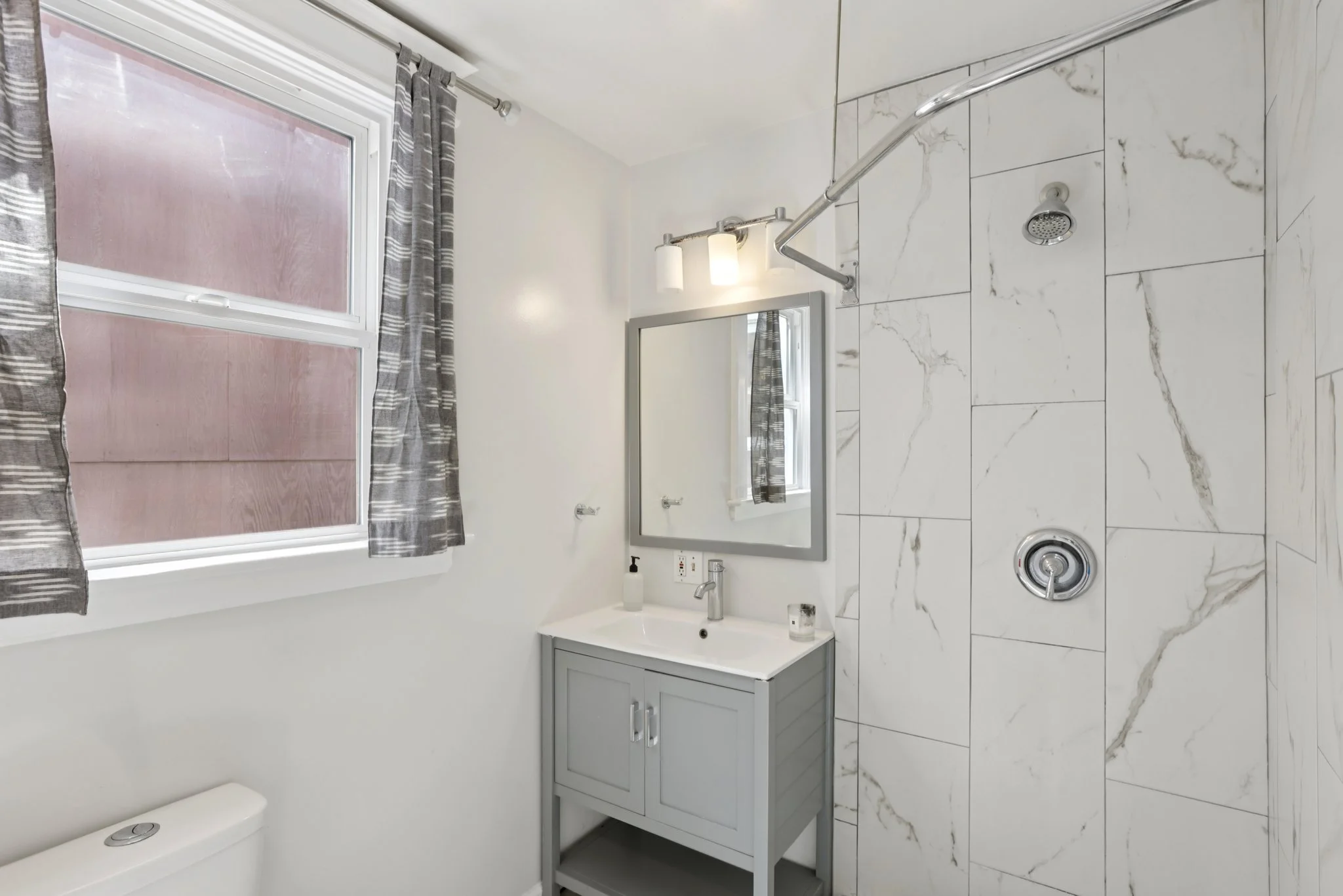 23-web-or-mls-30th Ave-S0409-023.jpg