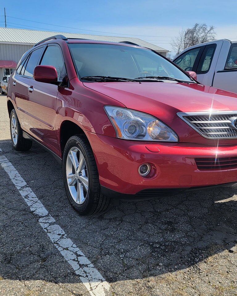 Interior/Exterior detail. Our customers are headed to AZ and wanted a clean vehicle. They also opted for our 1 year glass coating (Gtechniq G1) since they were headed into some rain for most of the trip. We protected the paint with Gtechniq C2v3, whi