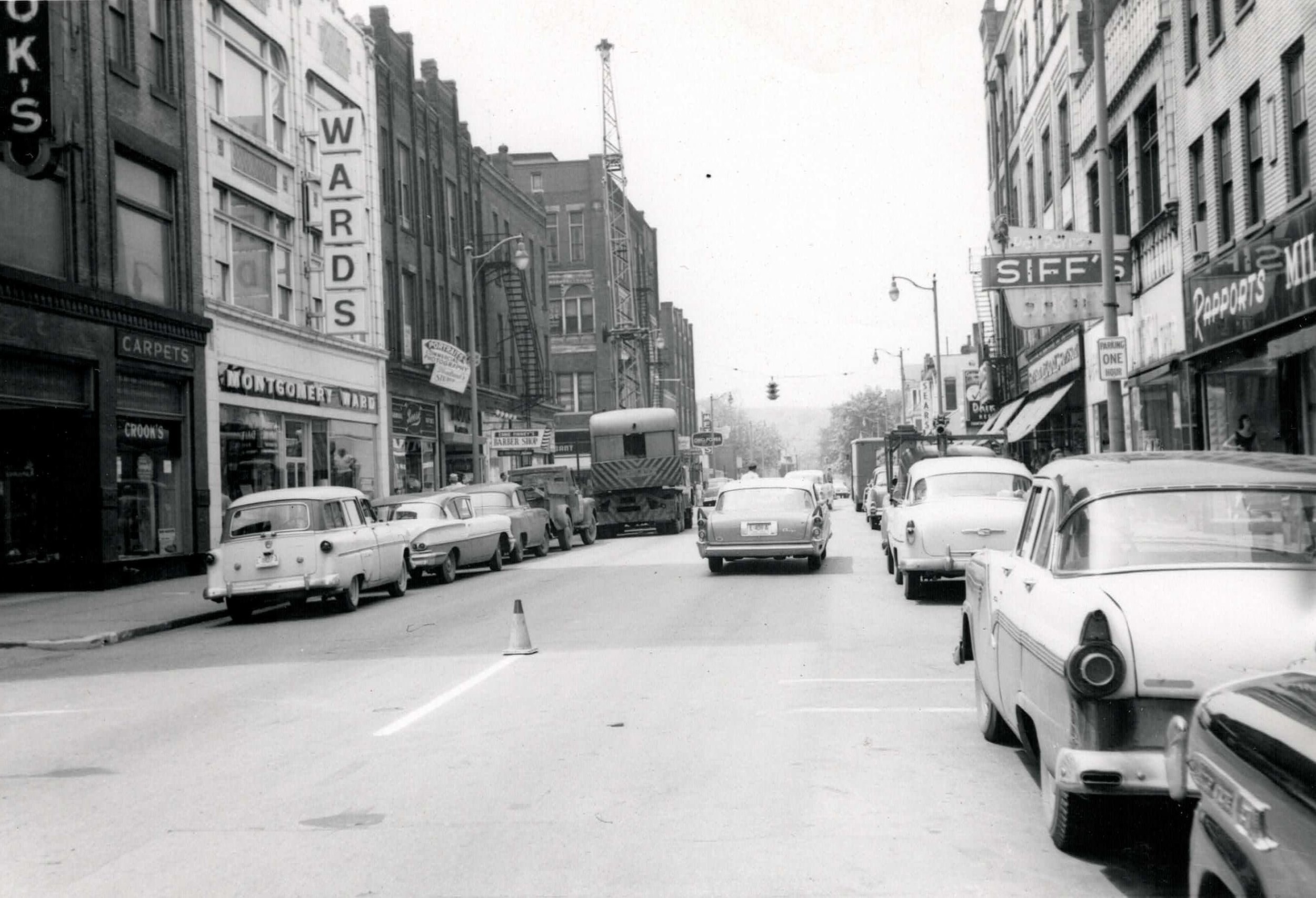 Fifth Street view with Montgomery Wards and Siff's