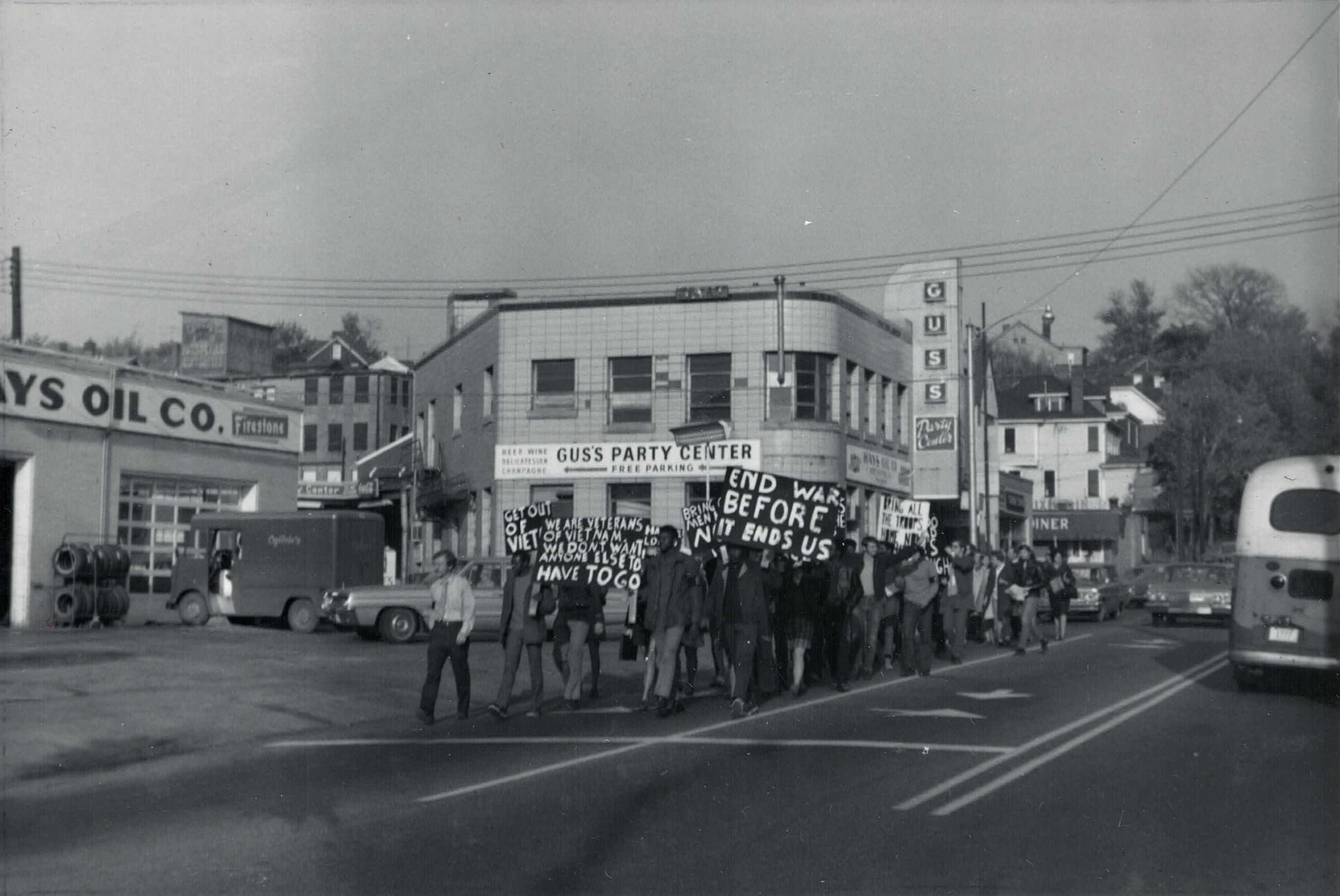 Gus's and the bus station