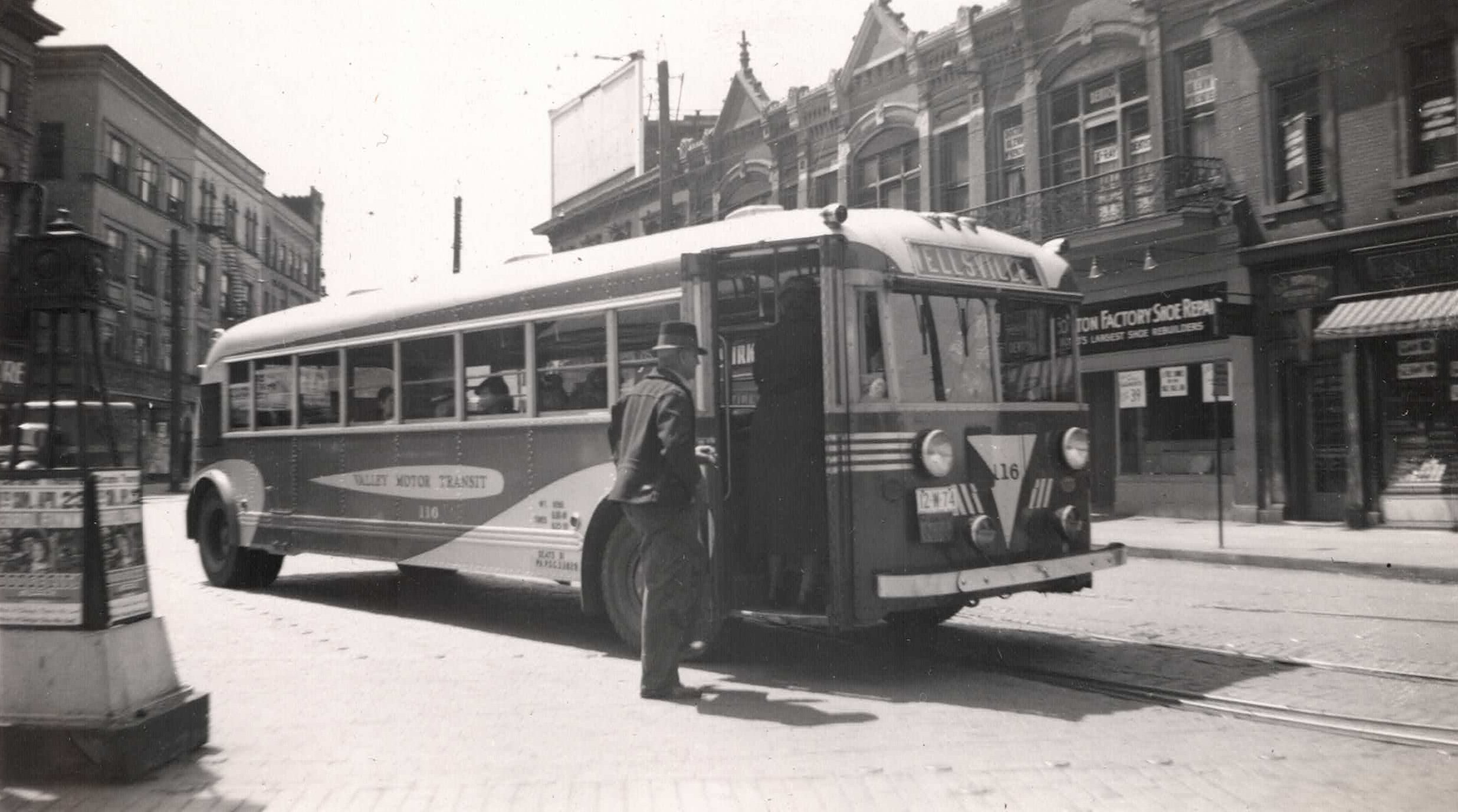 Valley Motor Transit bus at Diamond heading to Wellsville
