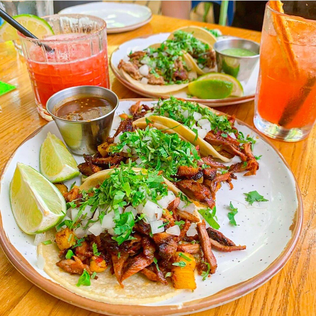 Its Taco Time 🌮🍹🎉 
Aint nothing better than a night at Juno to start the weekend 🍻
Book your reservations now!
@_smorgasjord_ 📸 
 #phillytacos #phillyphilly #phillydrinks #phillyeats #phillylove #phillymargs #phillycocktails #phillytakeout #phil