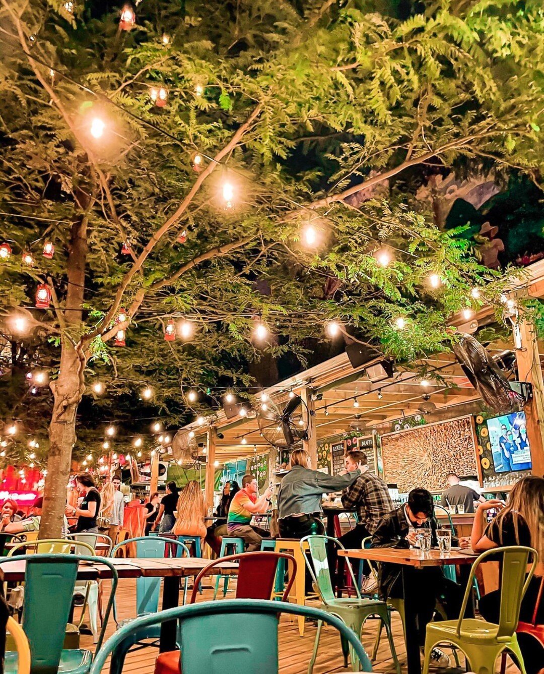 A beautiful night deserves a meal at our beautiful location 😍 
Book your reservations now!
@prachiloke 📸 
#junophilly #phillytacos #phillyphilly #phillydrinks #phillyeats #phillylove #phillymargs #phillycocktails #phillytakeout #phillyfun #discover