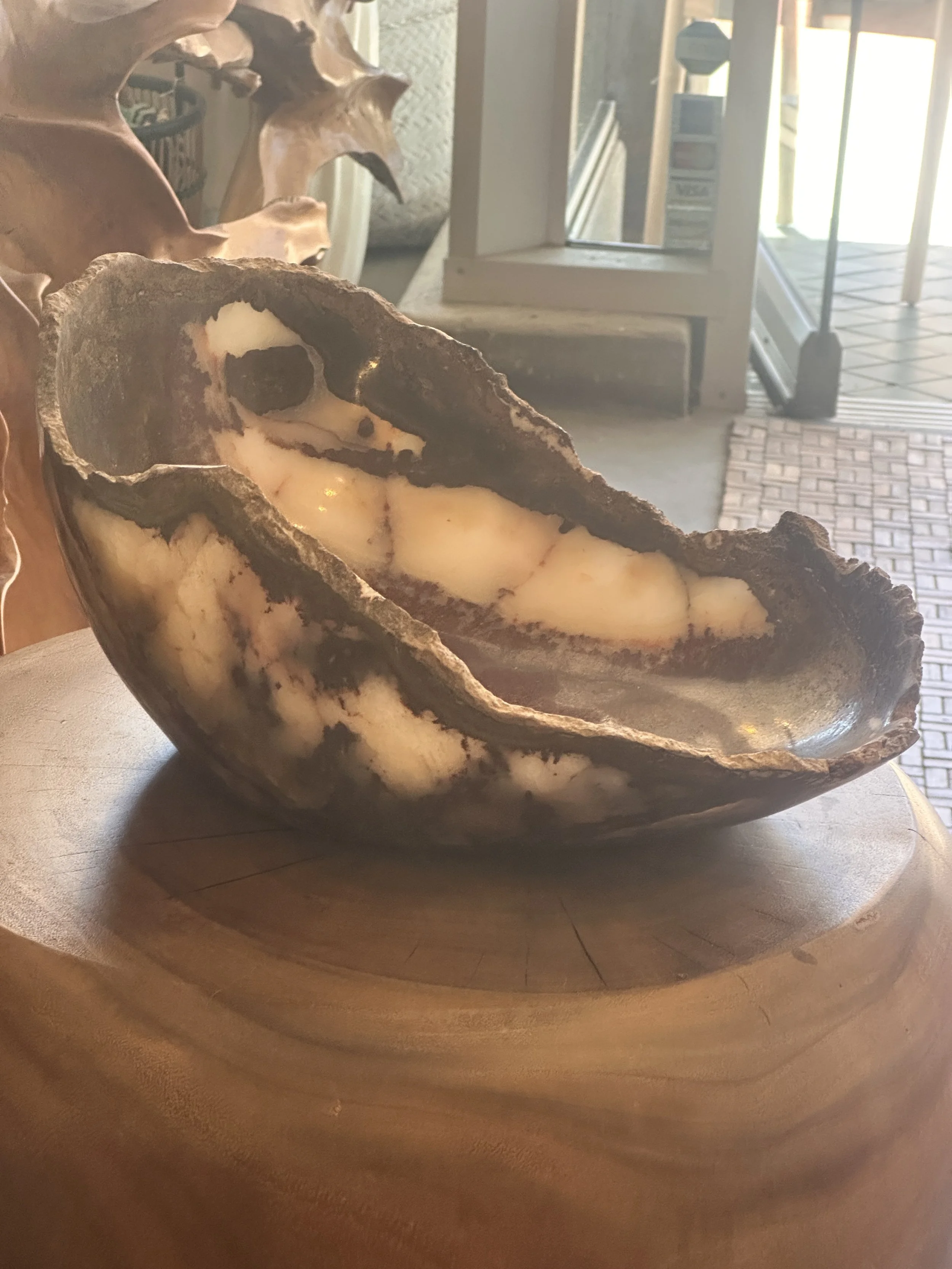 Decorative onyx bowl in burgundy.JPG