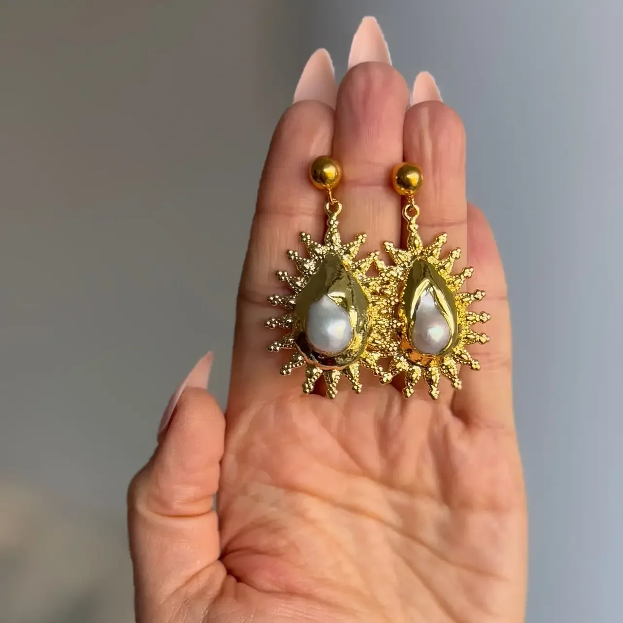Sunburst+Pearl+Earring.webp