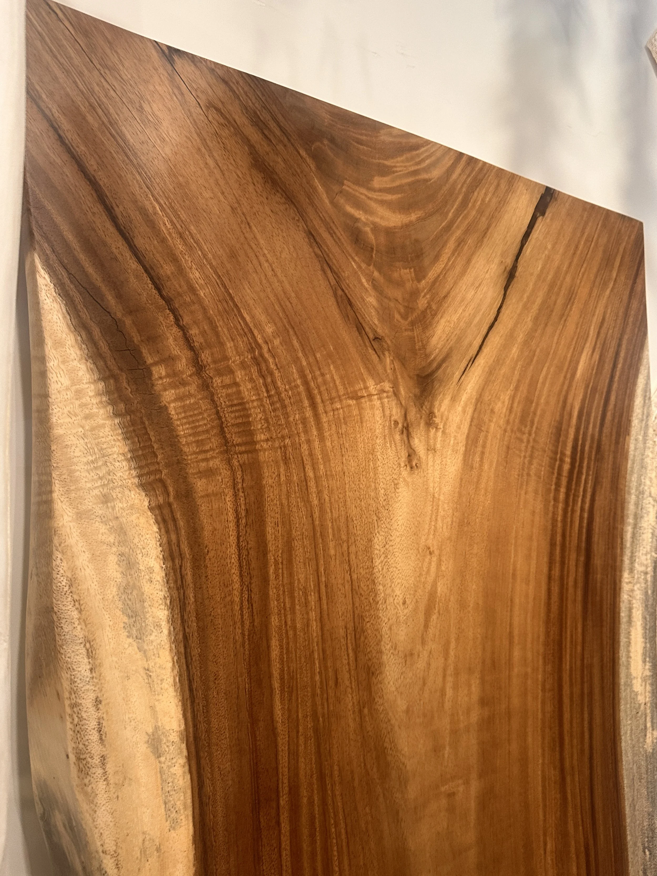 Live egde Acacia diing table closeup.JPG