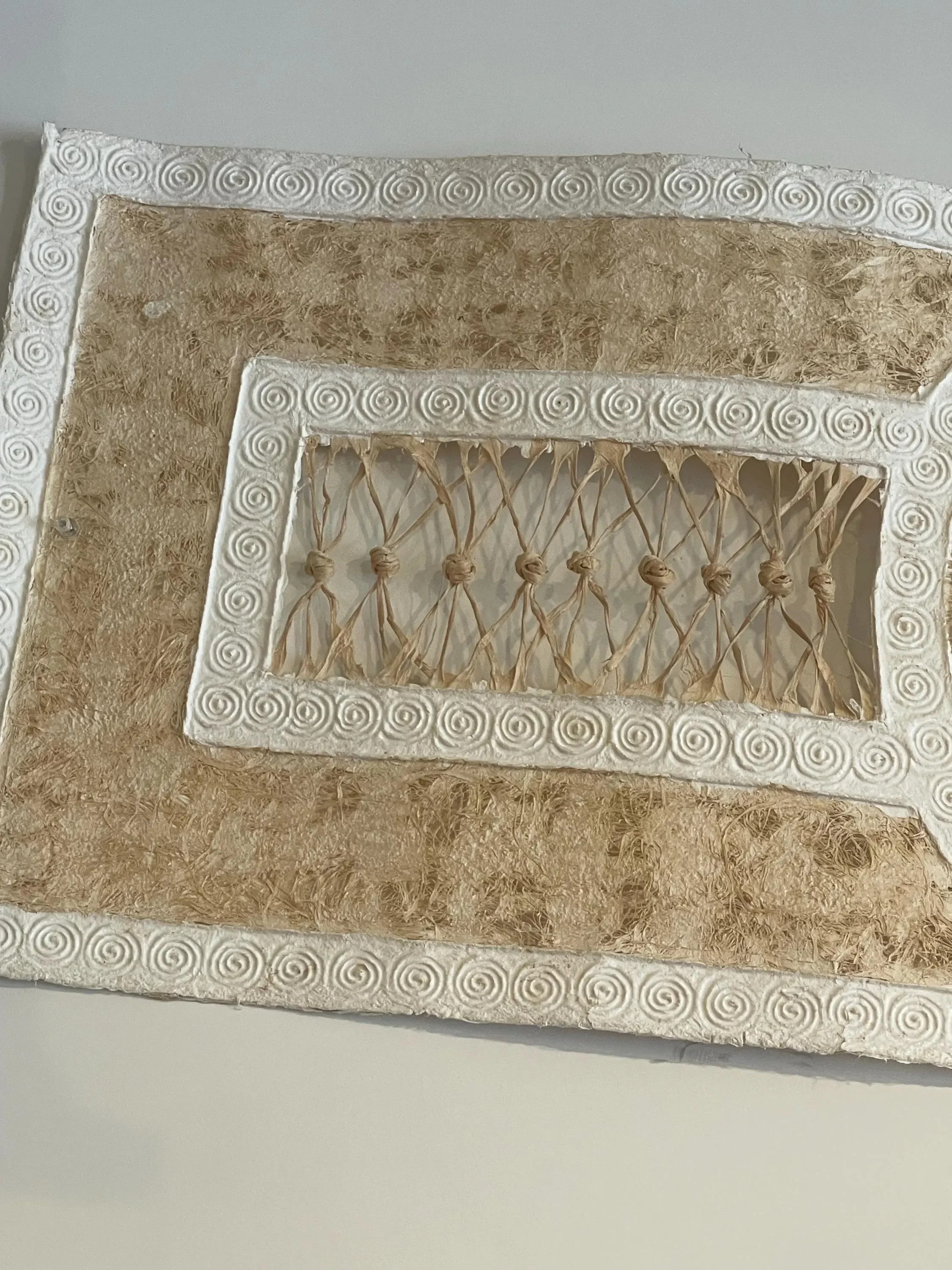 Amate cream closup.webp