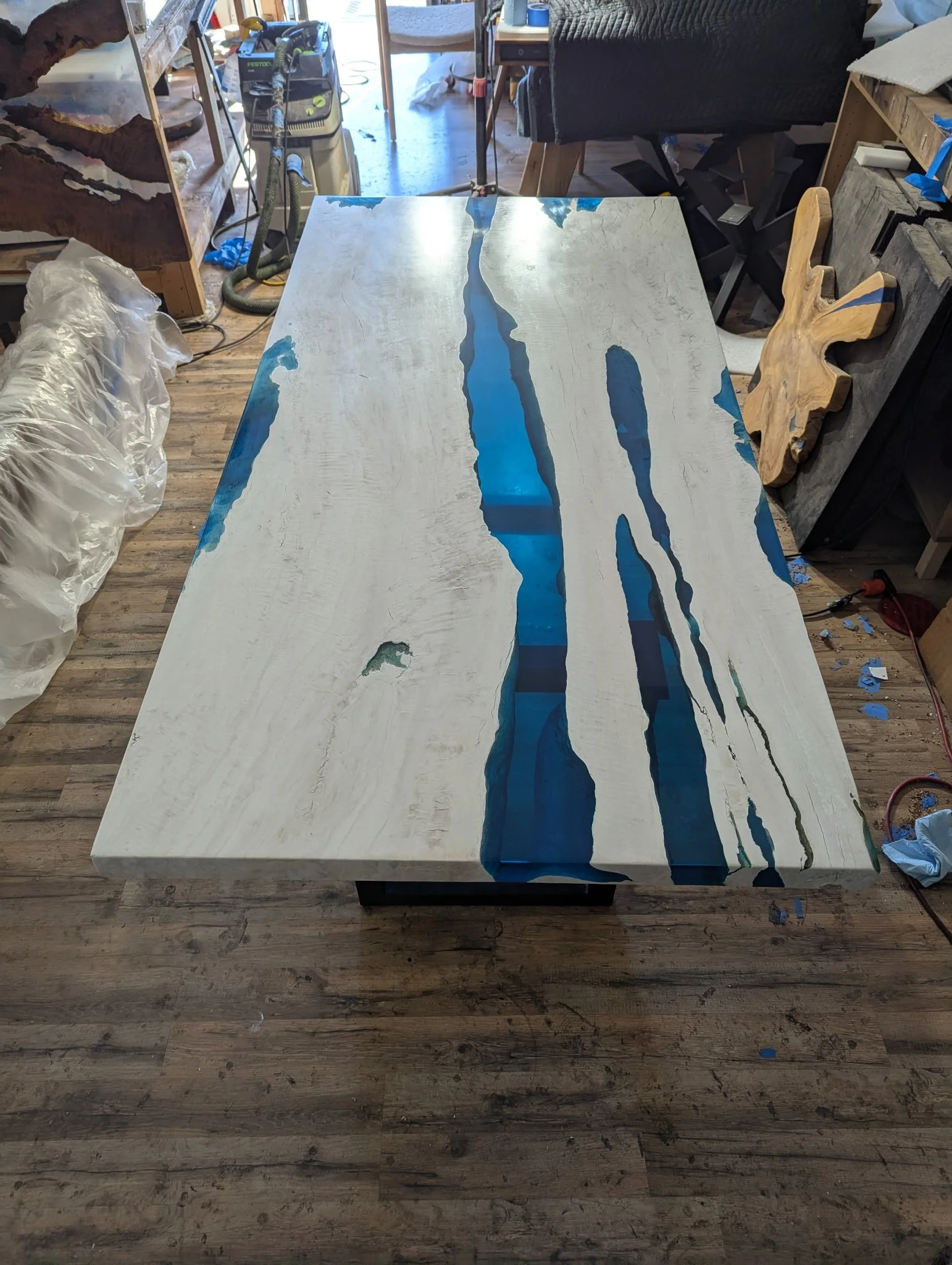 WHITE LYCHEE TABLE WITH ICE BLUE RESIN
