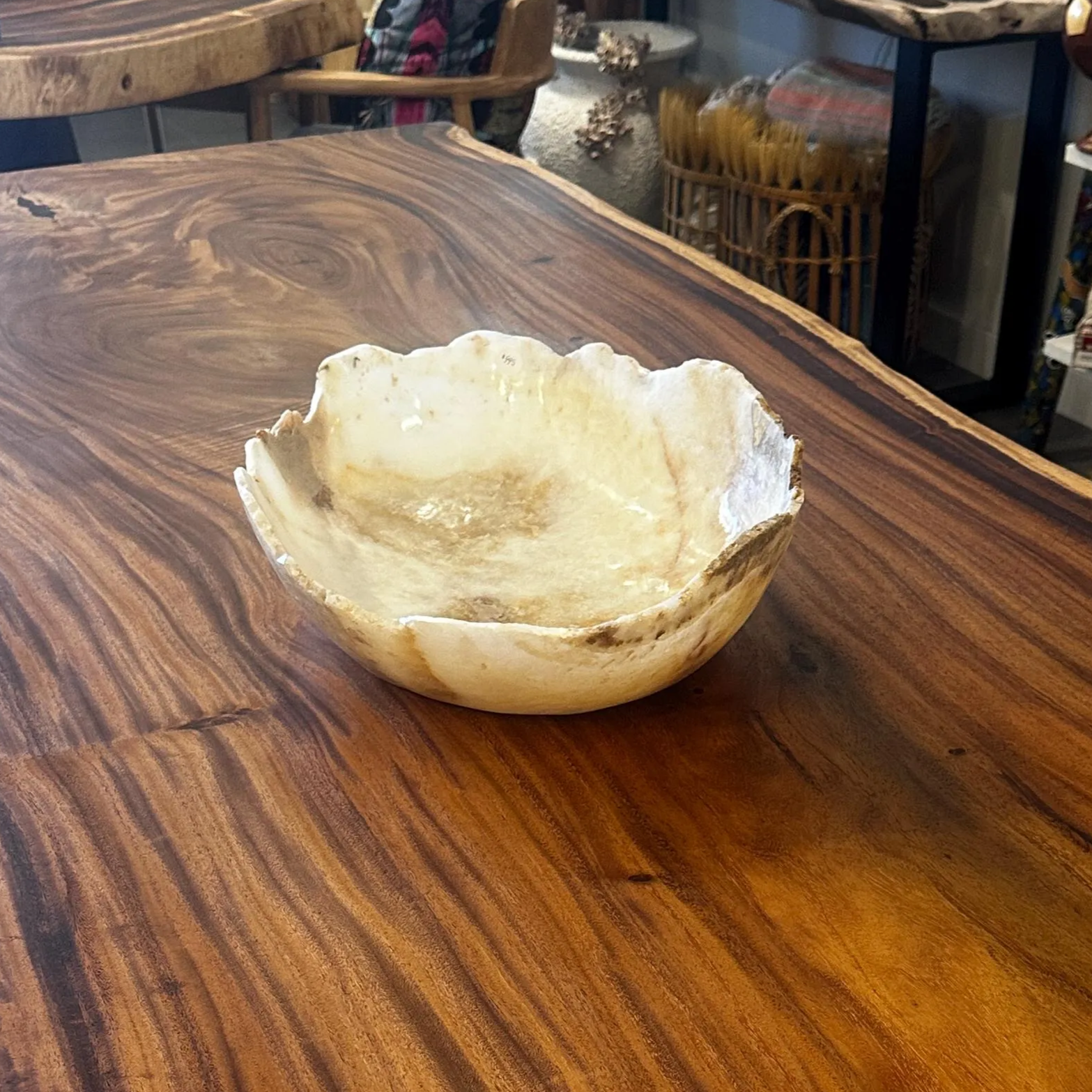 Onyx+Bowl+on+Table.png