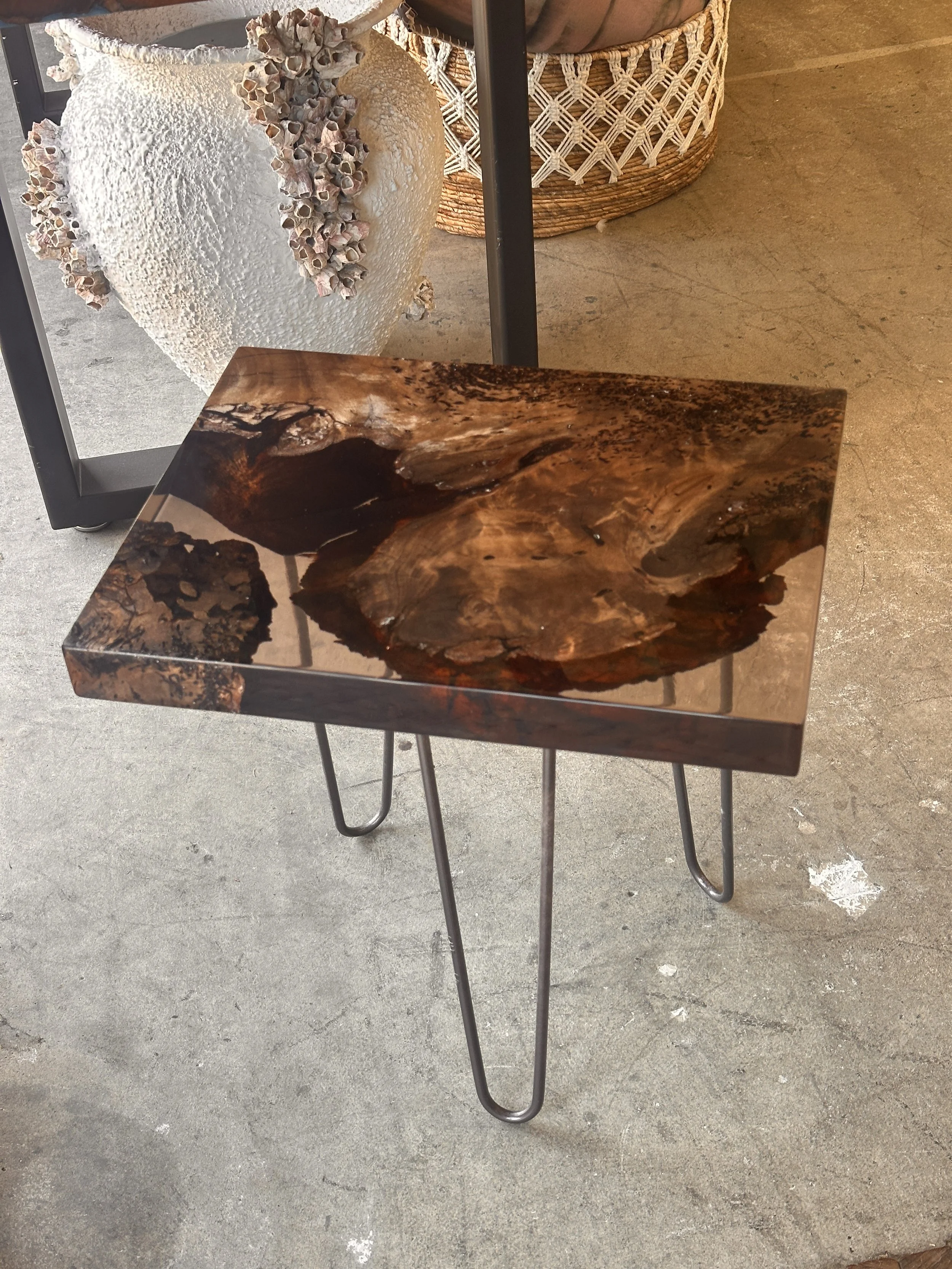 Black resin cafe resin 18" end table.JPG