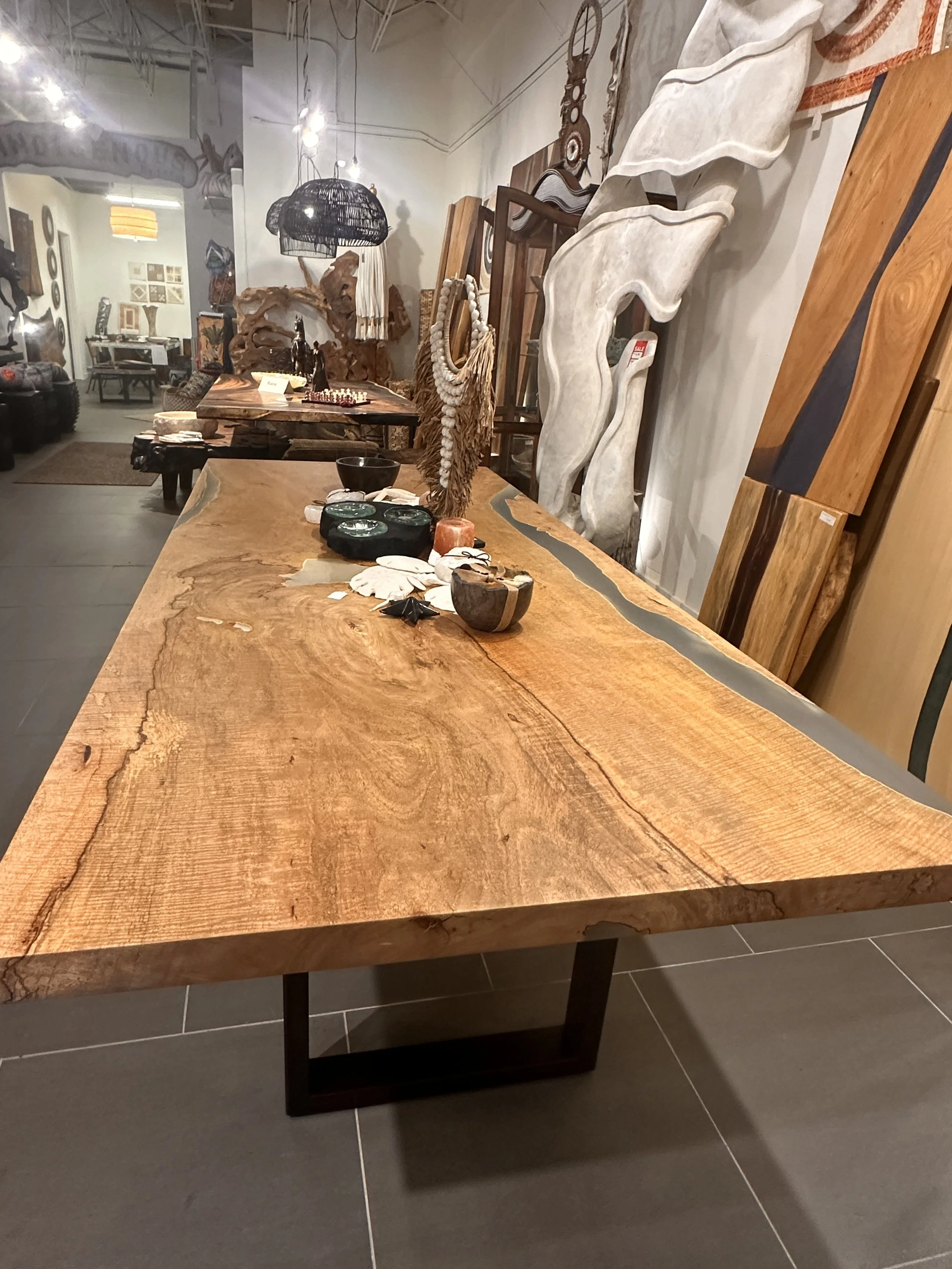 mango luxury table.JPG