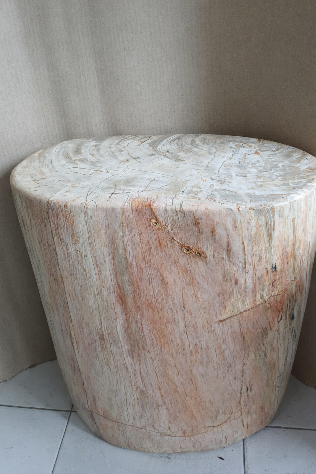 Smooth Light colored Stump.PNG