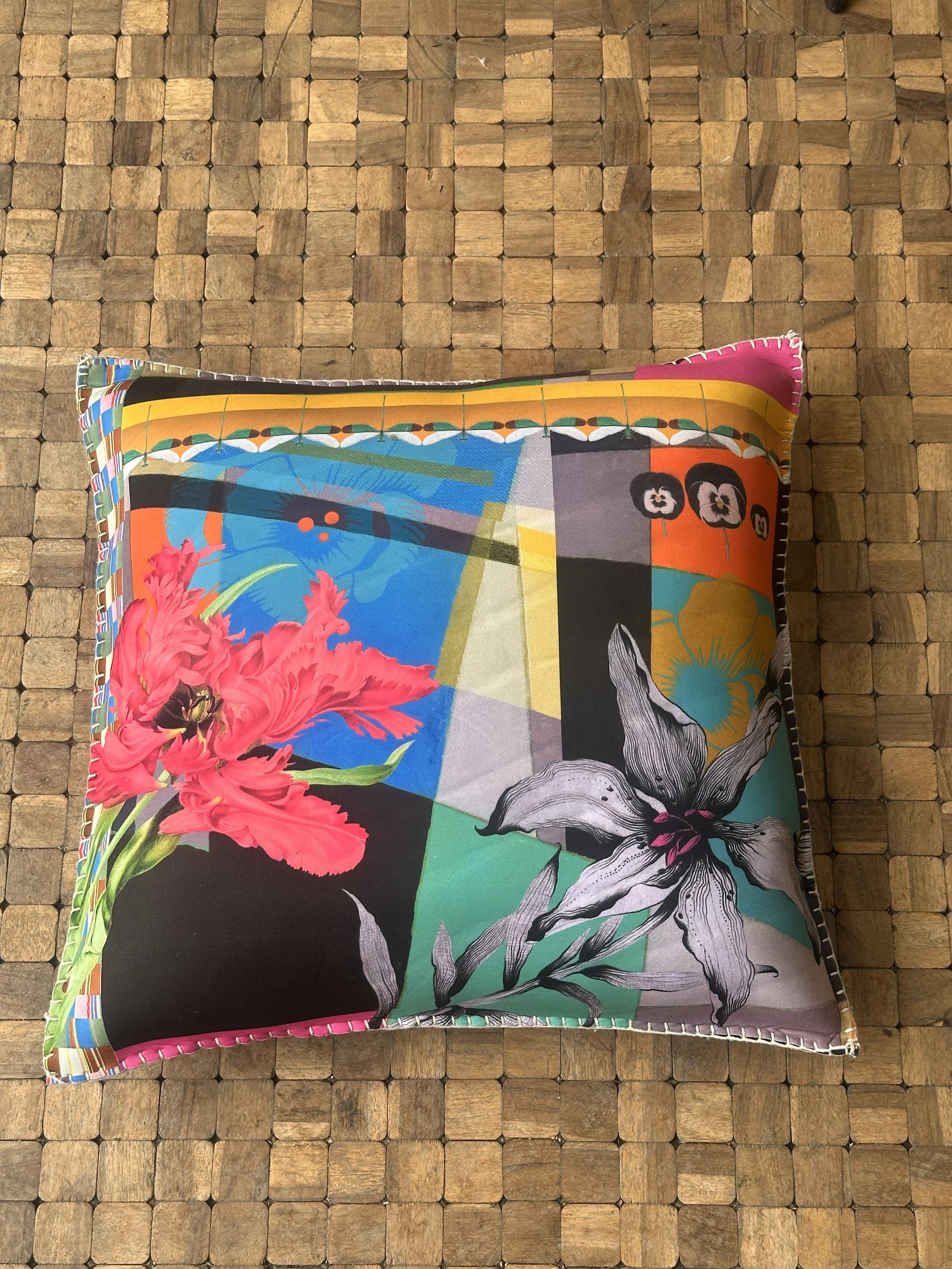 Outdoor pillow -Flower Power.JPG