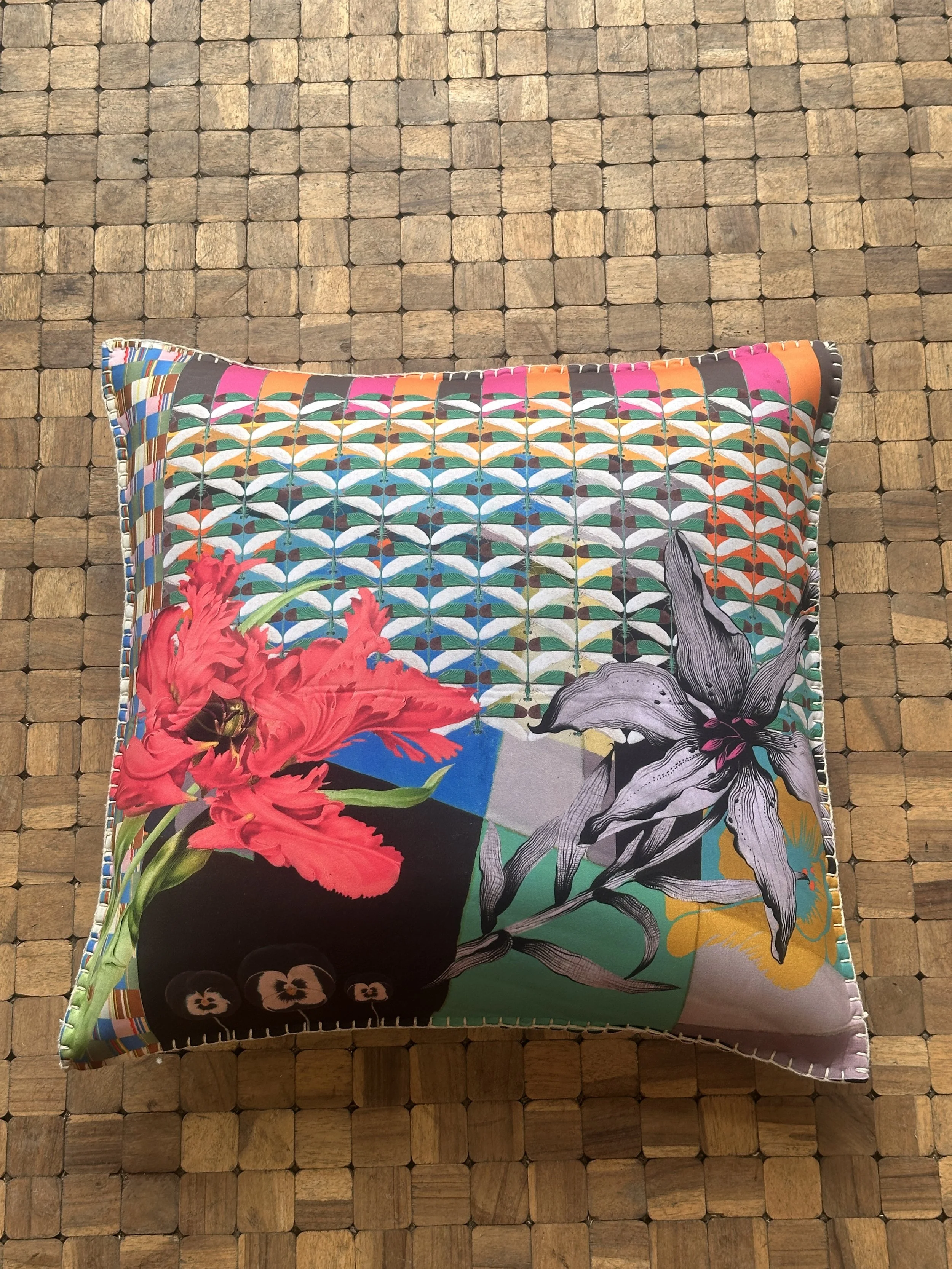 Outdoor pillow Flower power back.JPG