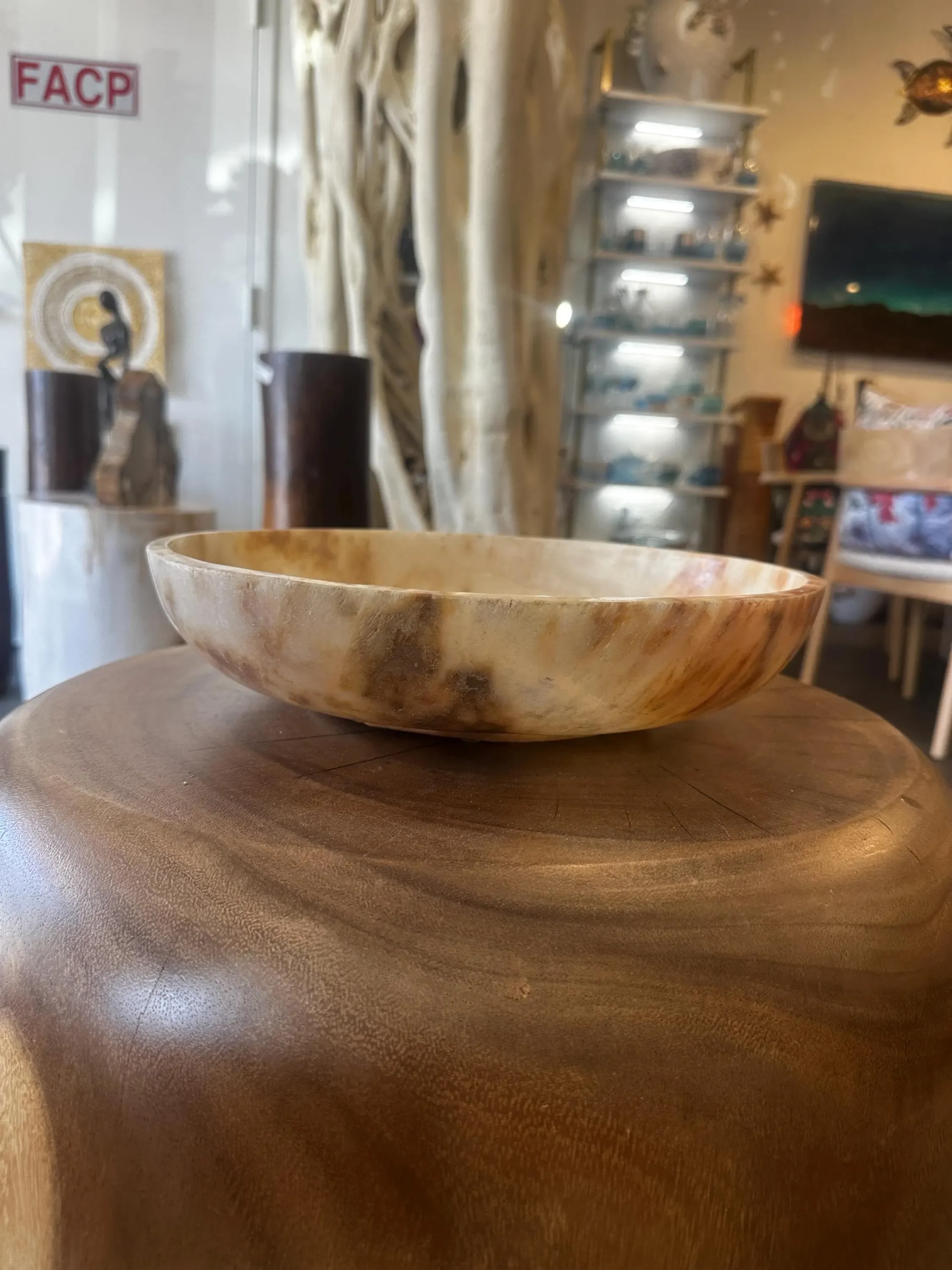 Round onyx bowl side view.webp