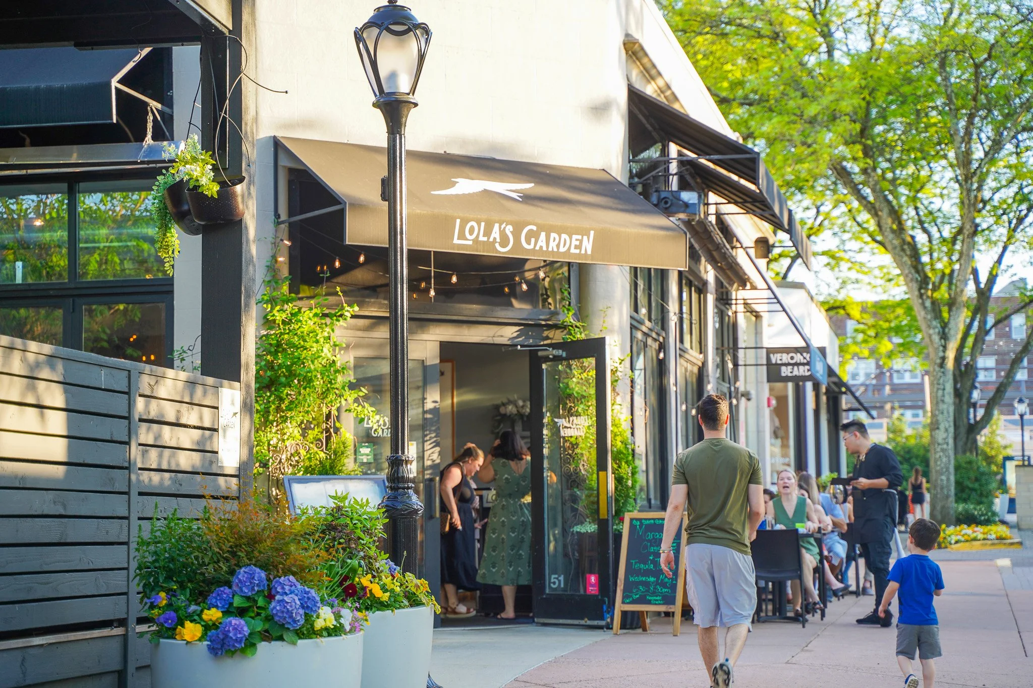 Mid-week treat, anyone? 🍽️ 
We&rsquo;re open until 9pm tonight serving up all your favorites come give us a visit!